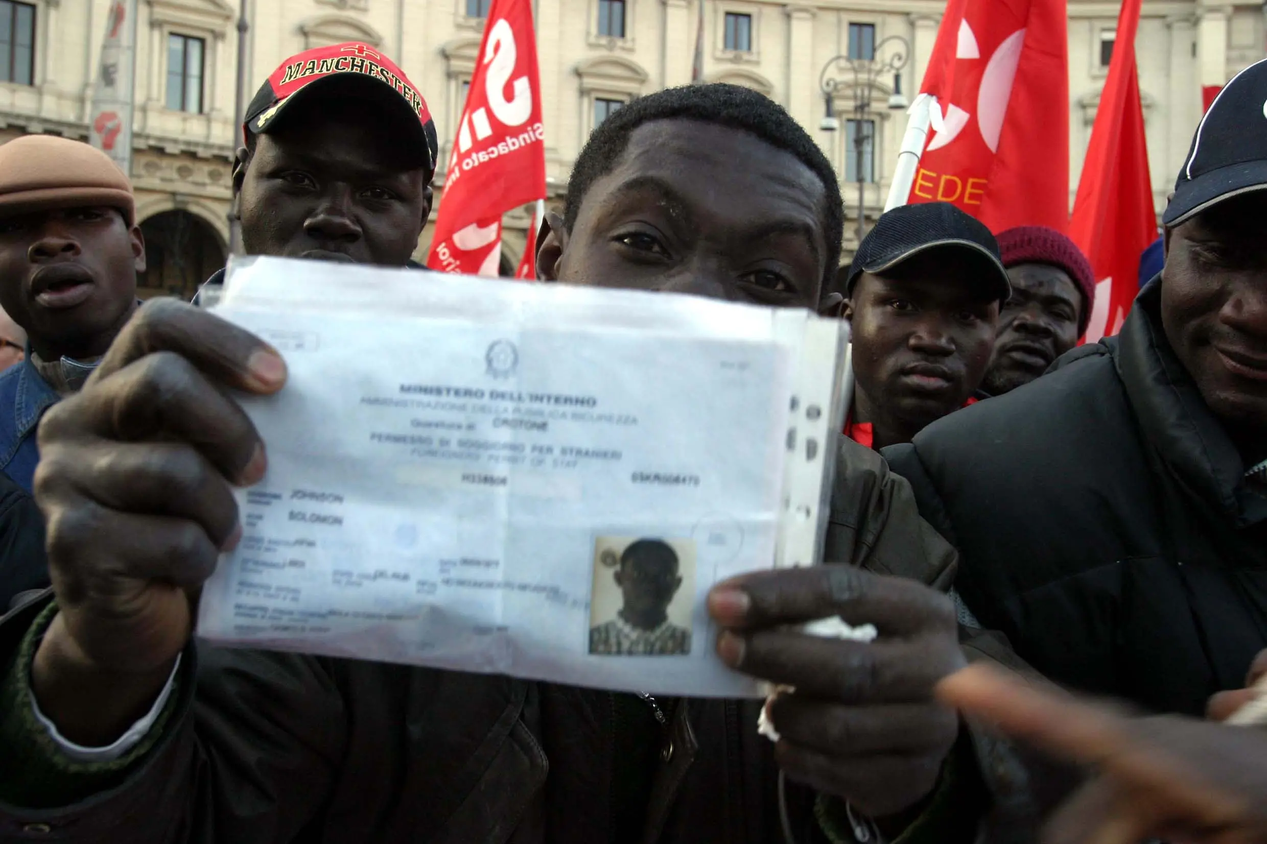 Migranti in coda, una sentenza per essere più umani