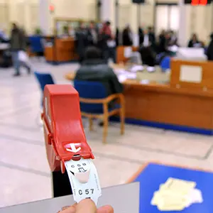 Anziani, precari e con salari poveri: i dipendenti pubblici