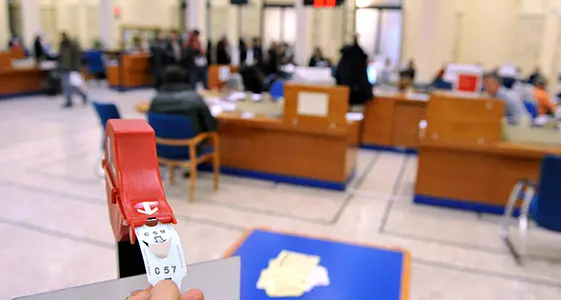 Anziani, precari e con salari poveri: i dipendenti pubblici