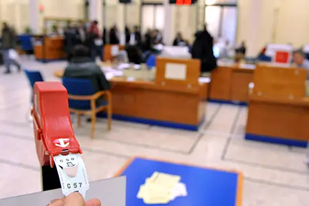 Anziani, precari e con salari poveri: i dipendenti pubblici