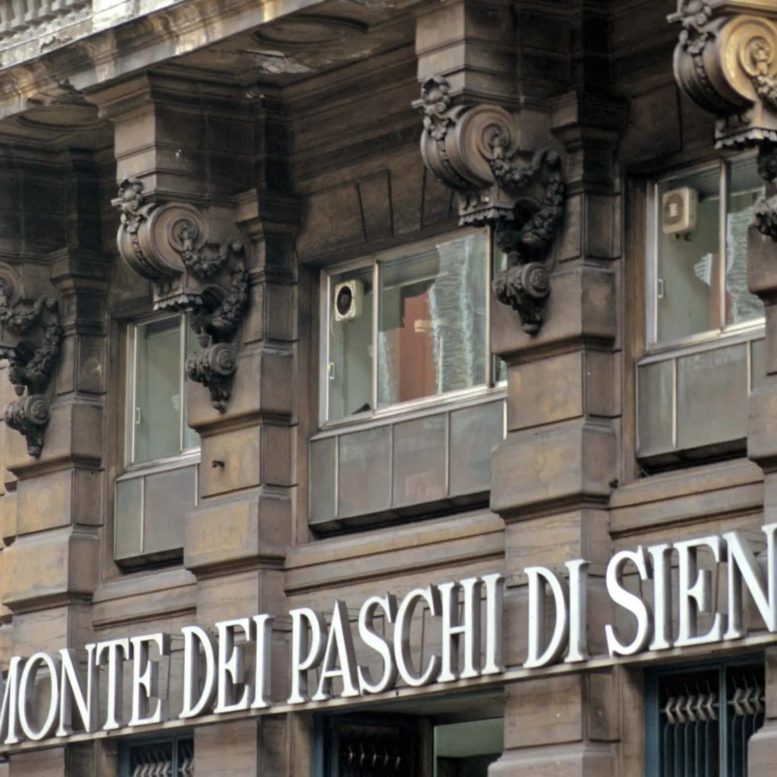 Accordo raggiunto tra sindacati e Monte Paschi di Siena sul premio aziendale