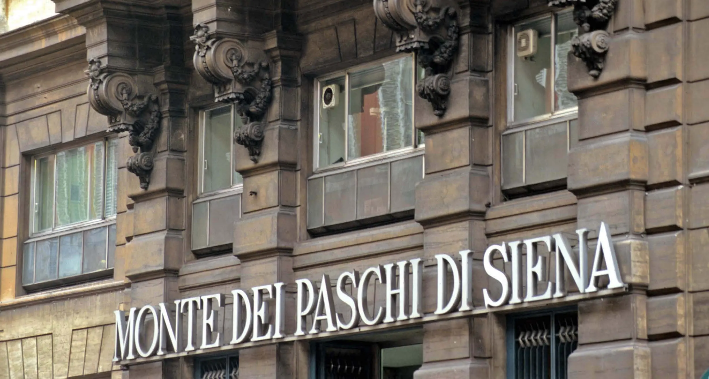 Accordo raggiunto tra sindacati e Monte Paschi di Siena sul premio aziendale