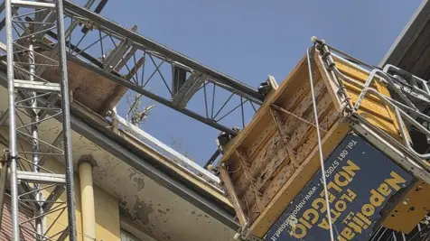 Napoli, crolla impalcatura: morti 3 operai