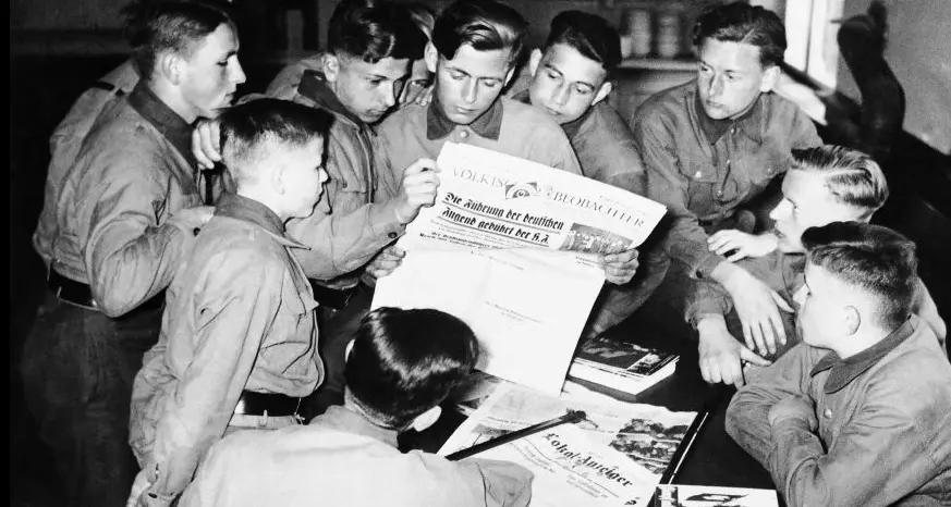 “L’orchestra di Goebbels”, come il nazismo trasformò l’informazione