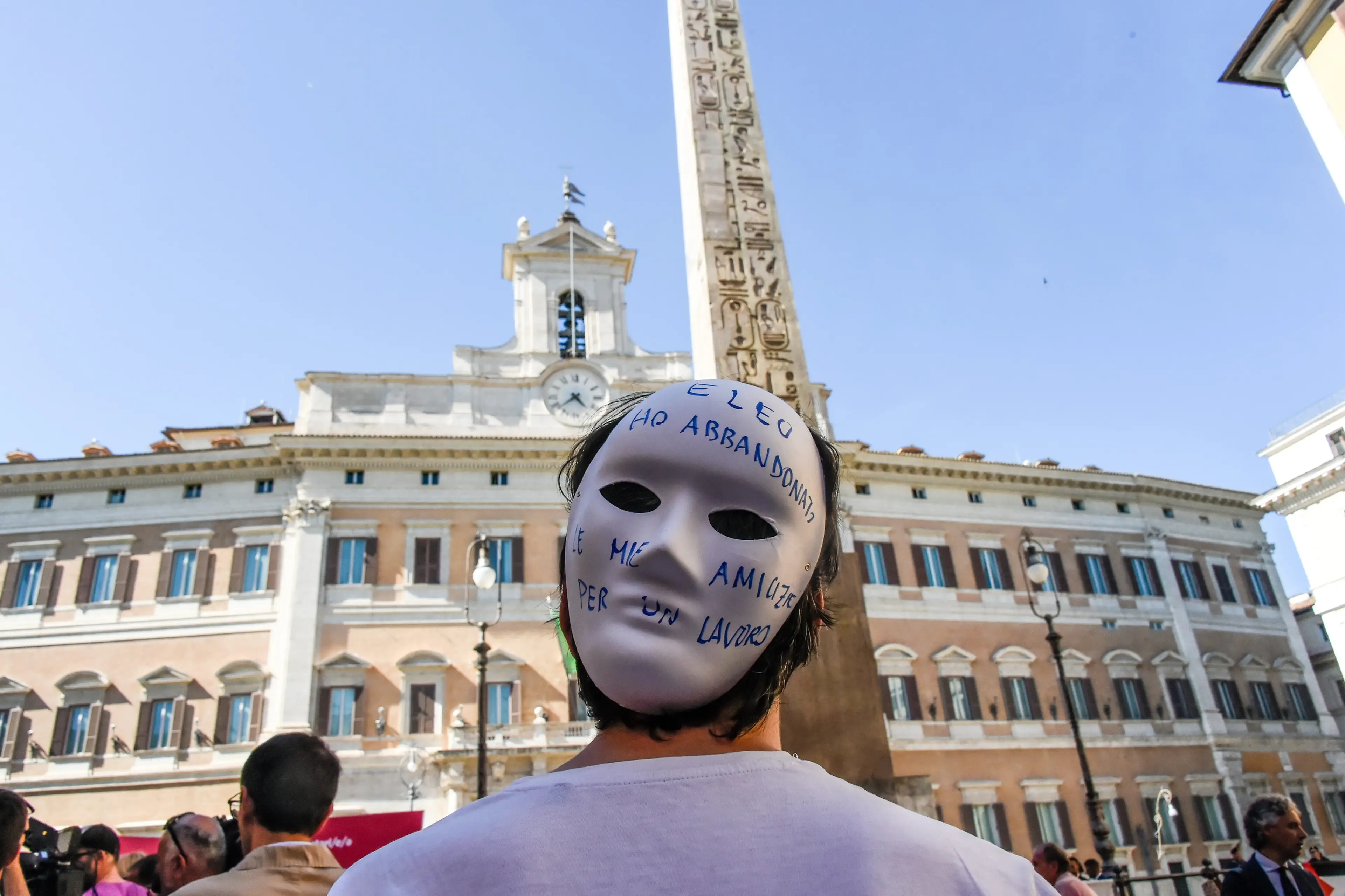 Il governo allunga la precarietà