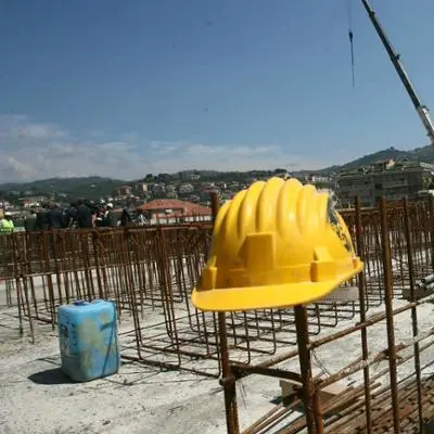 Cade dal ponteggio, operaio 54enne muore nel Barese