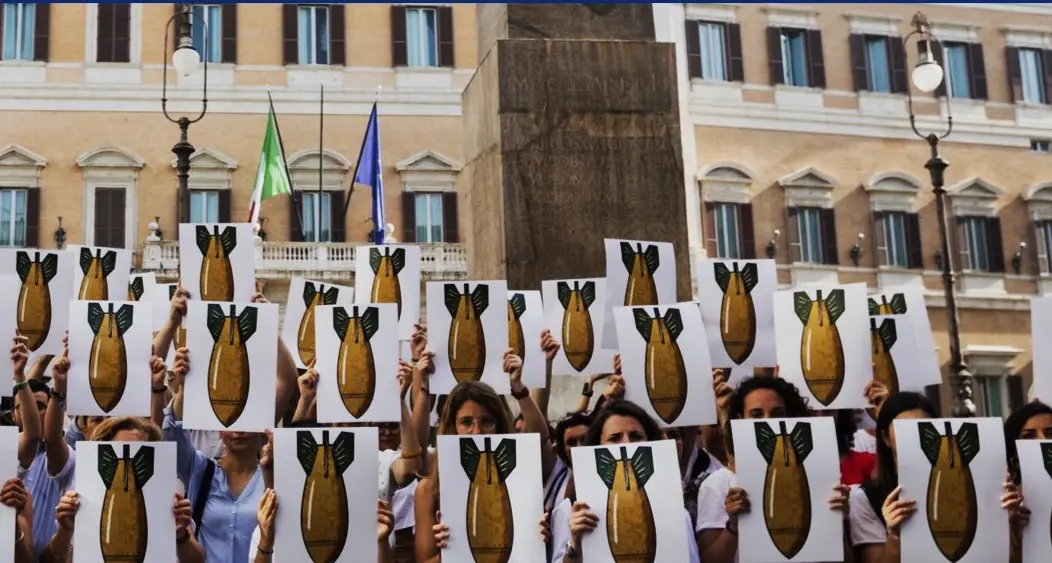 No al Defence Summit a Roma: la protesta di Stop ReArm Europe