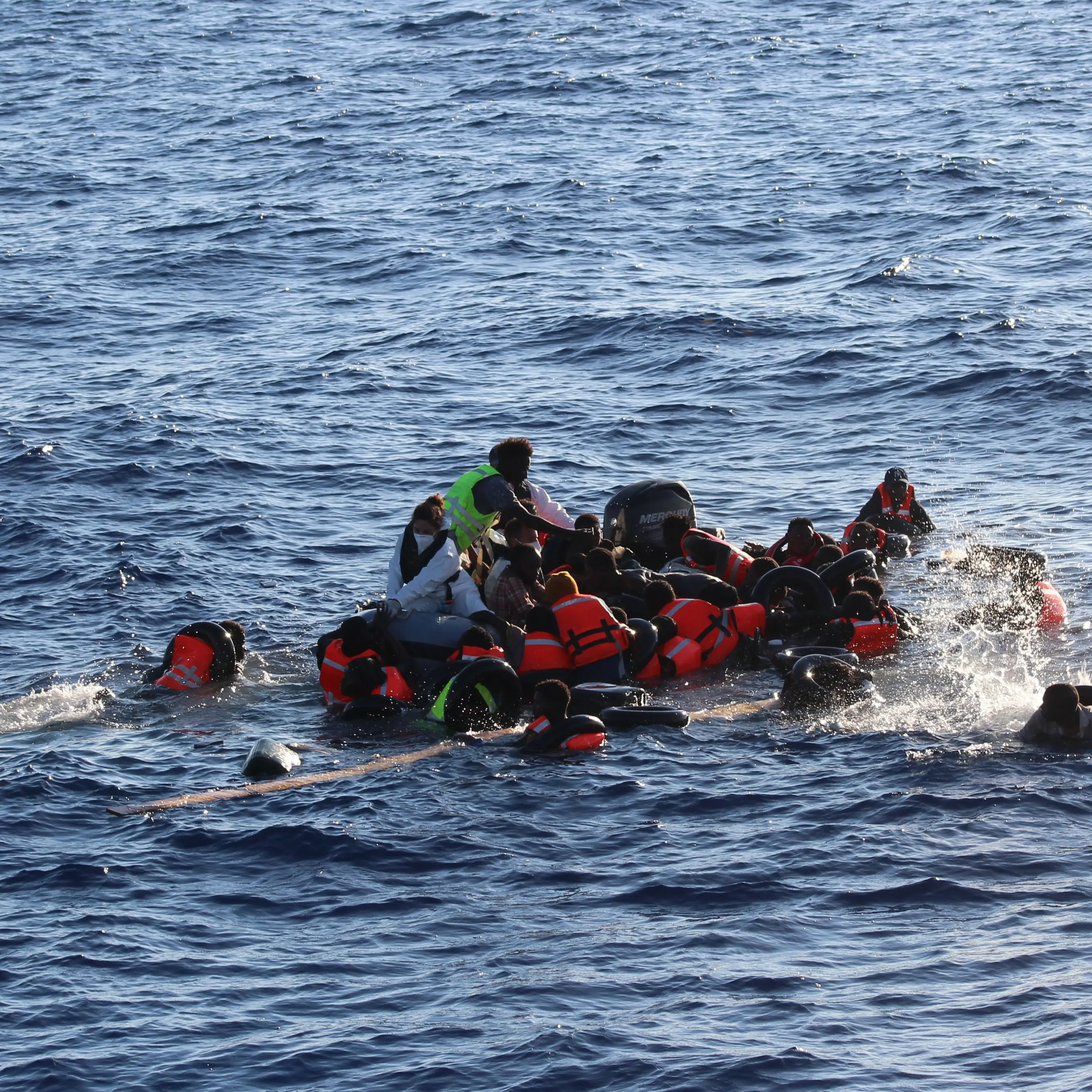 Naufragio a Lampedusa, almeno 26 i morti