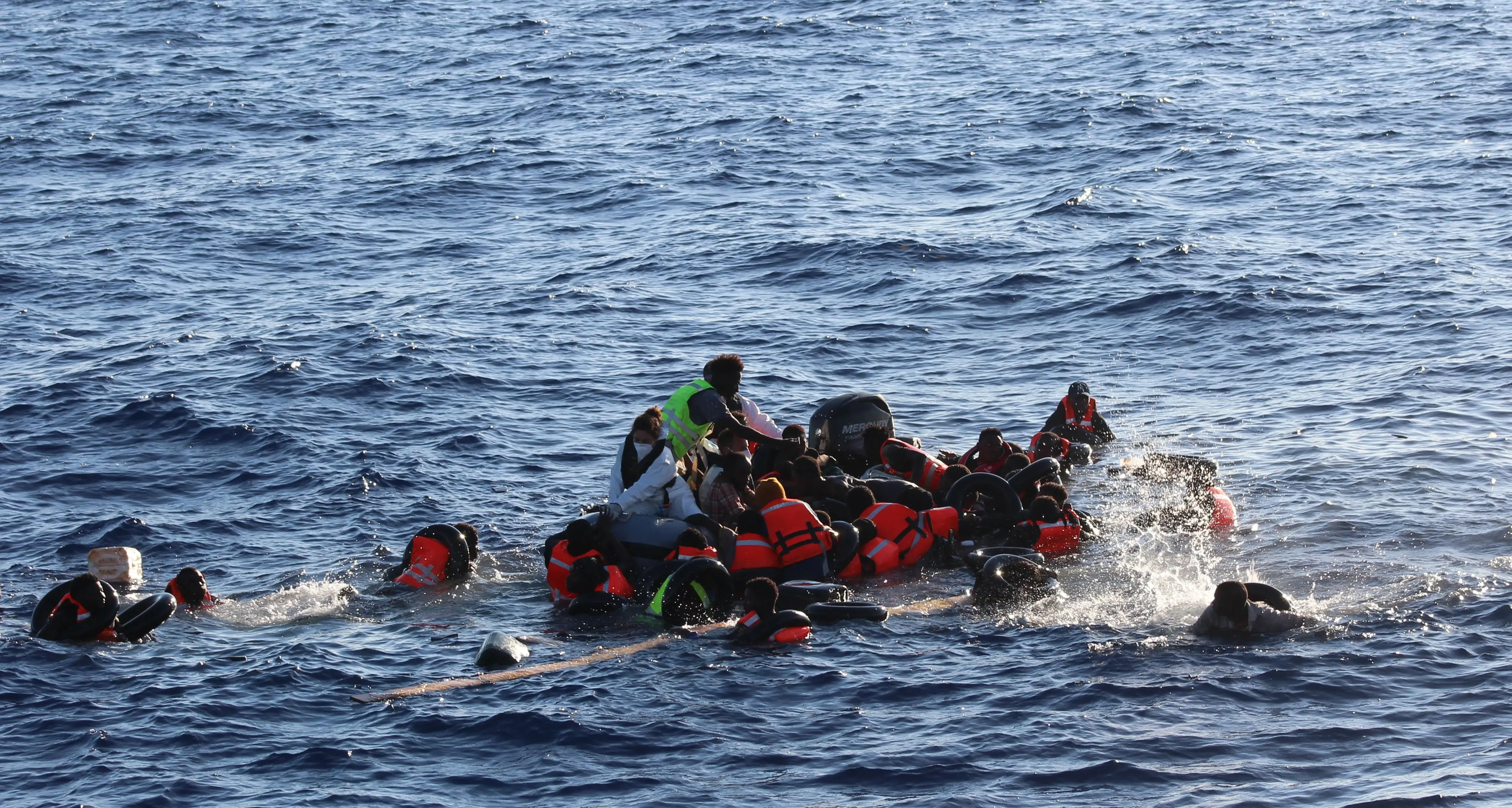 Naufragio a Lampedusa, almeno 20 morti. Diversi dispersi