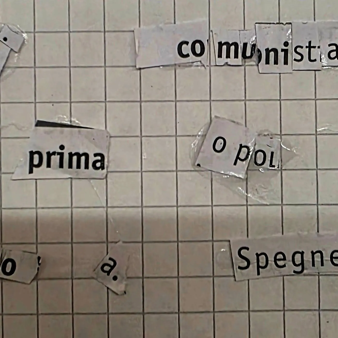 “Attento comunista, ti veniamo a spegnere”, la lettera minatoria al cantautore