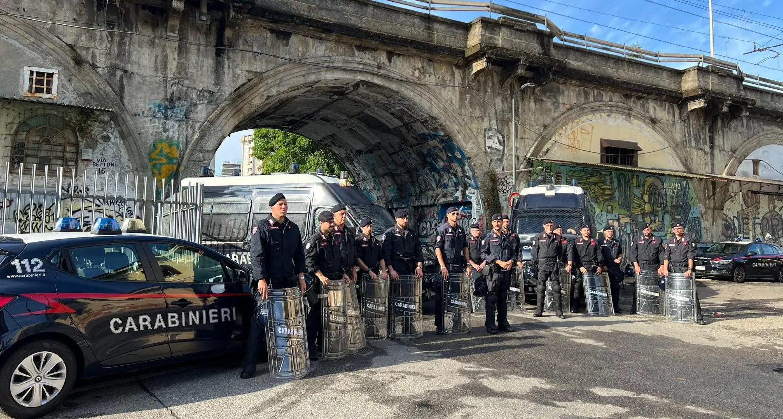 Sgombero del Leoncavallo, attacco a un presidio di democrazia