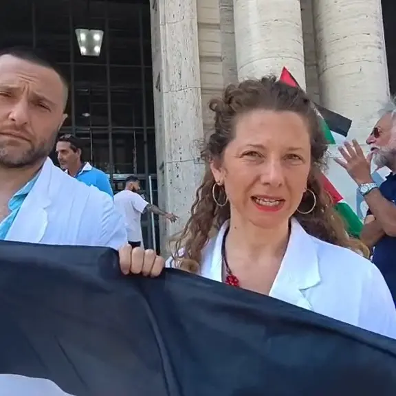 “A Gaza la sanità è al collasso”. La protesta dei medici del Cardarelli di Napoli
