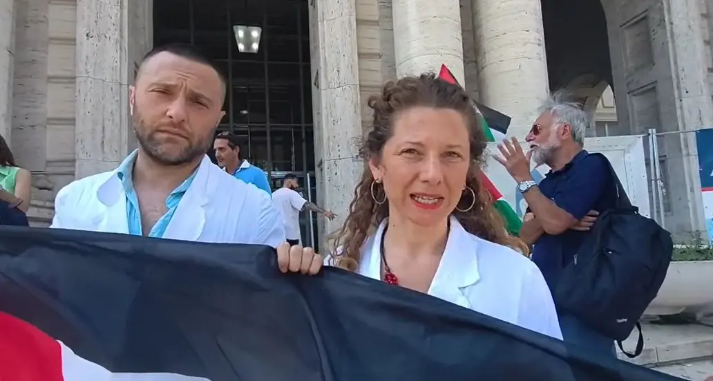 “A Gaza la sanità è al collasso”. La protesta dei medici del Cardarelli di Napoli