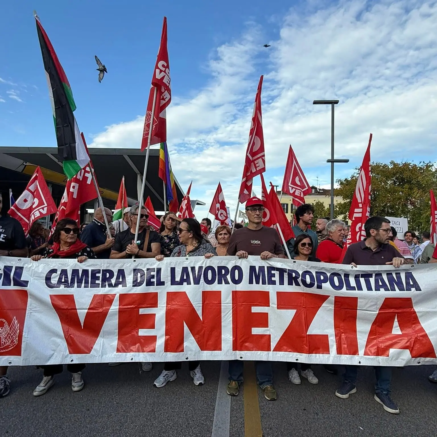 Venezia, migliaia in corteo: “Stop al genocidio a Gaza”