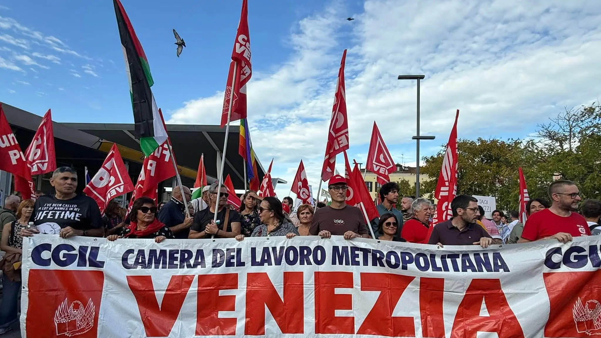 Venezia, migliaia in corteo: “Stop al genocidio a Gaza”