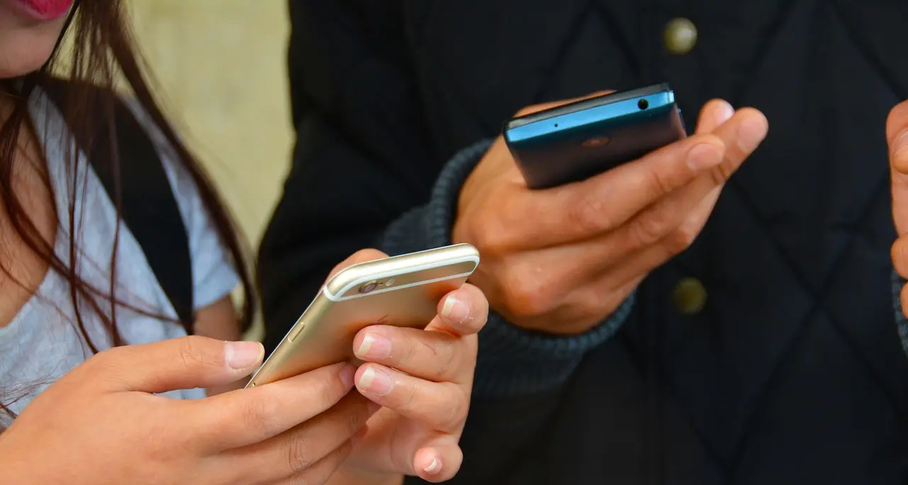 Divieto cellulare in classe. Fracassi, Flc: violata l’autonomia scolastica