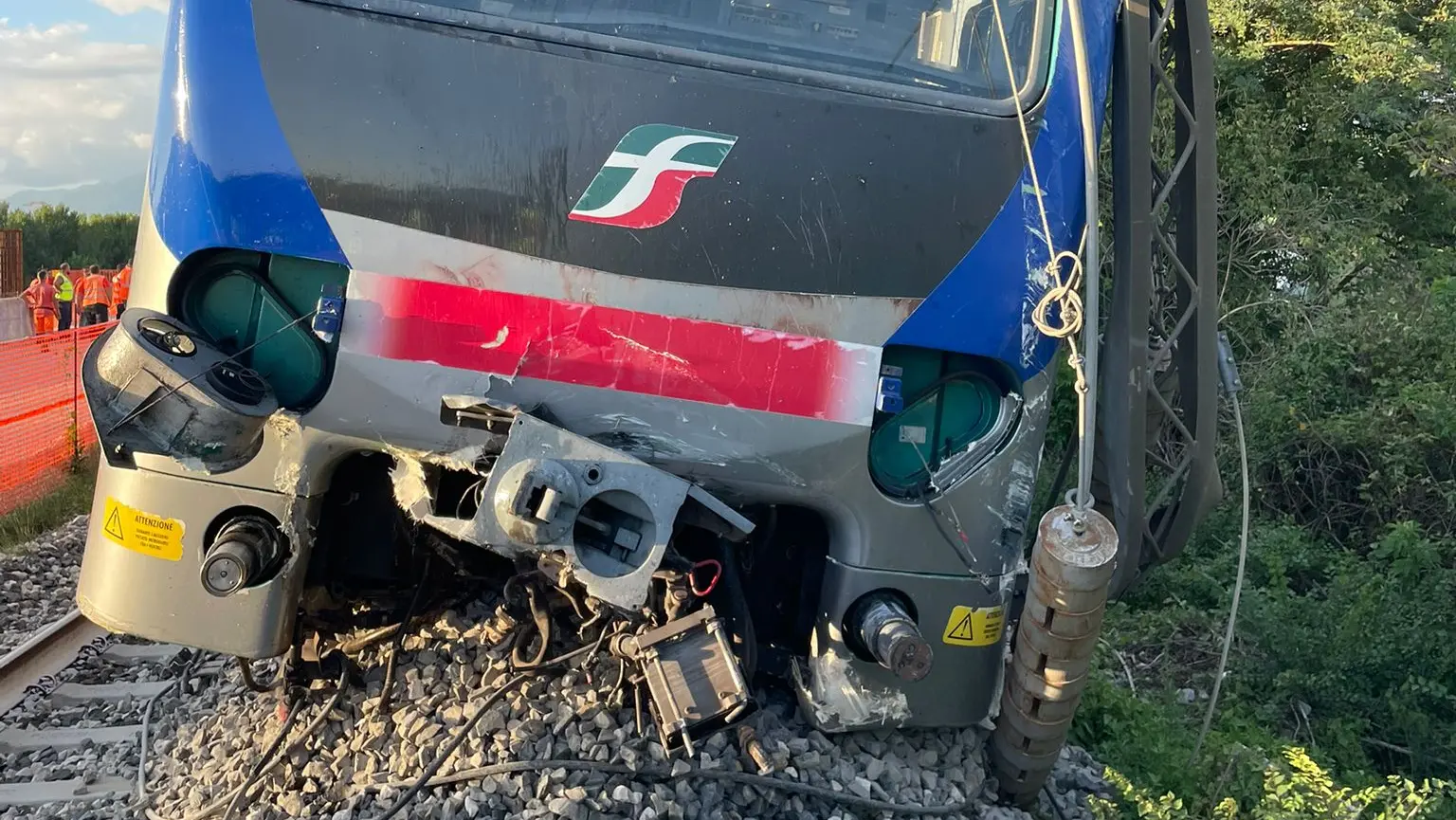 <p>Il treno deragliato</p>\\n