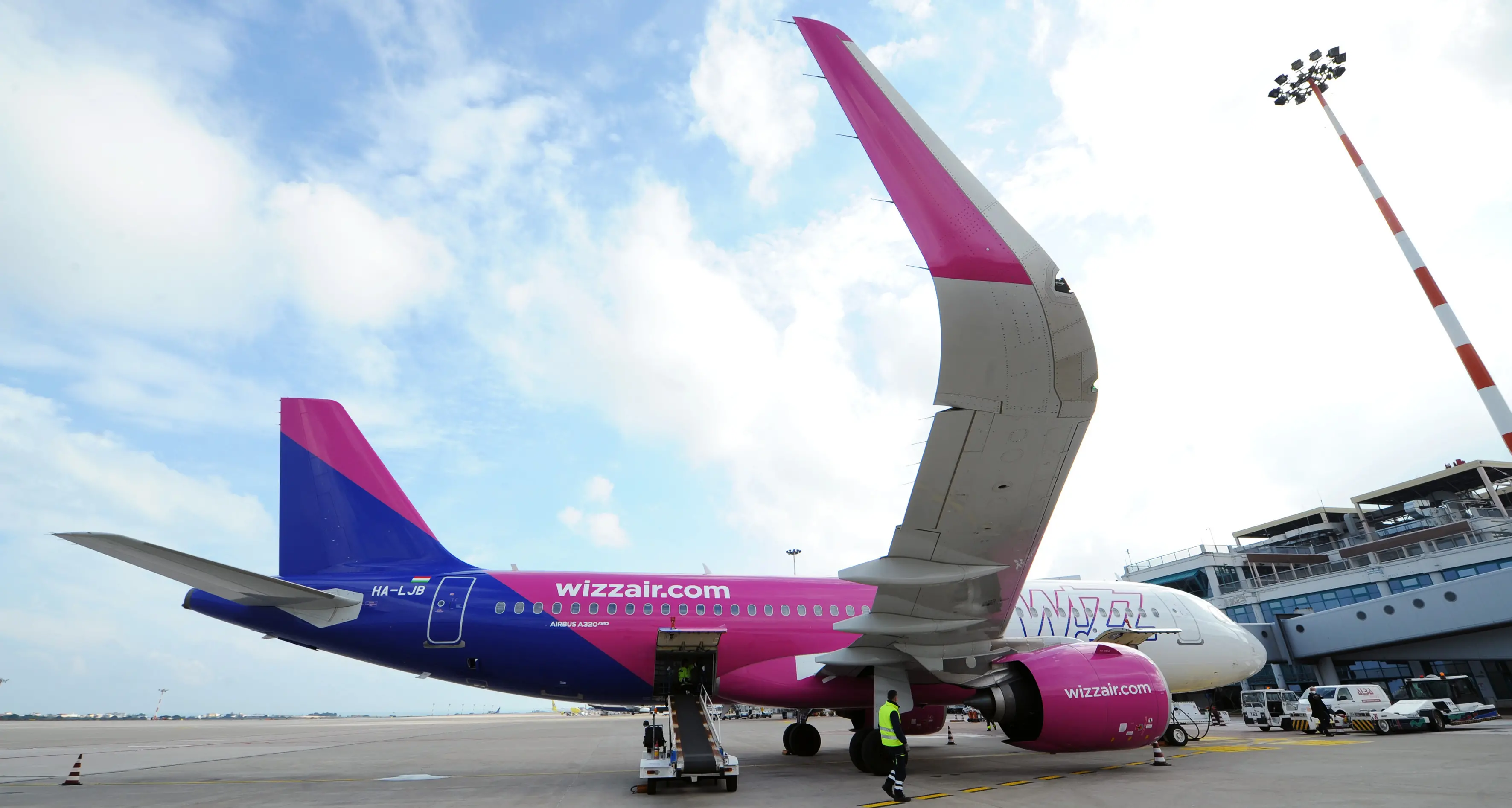 Wizz Air, Filt Cgil: è sciopero piloti e assistenti di volo