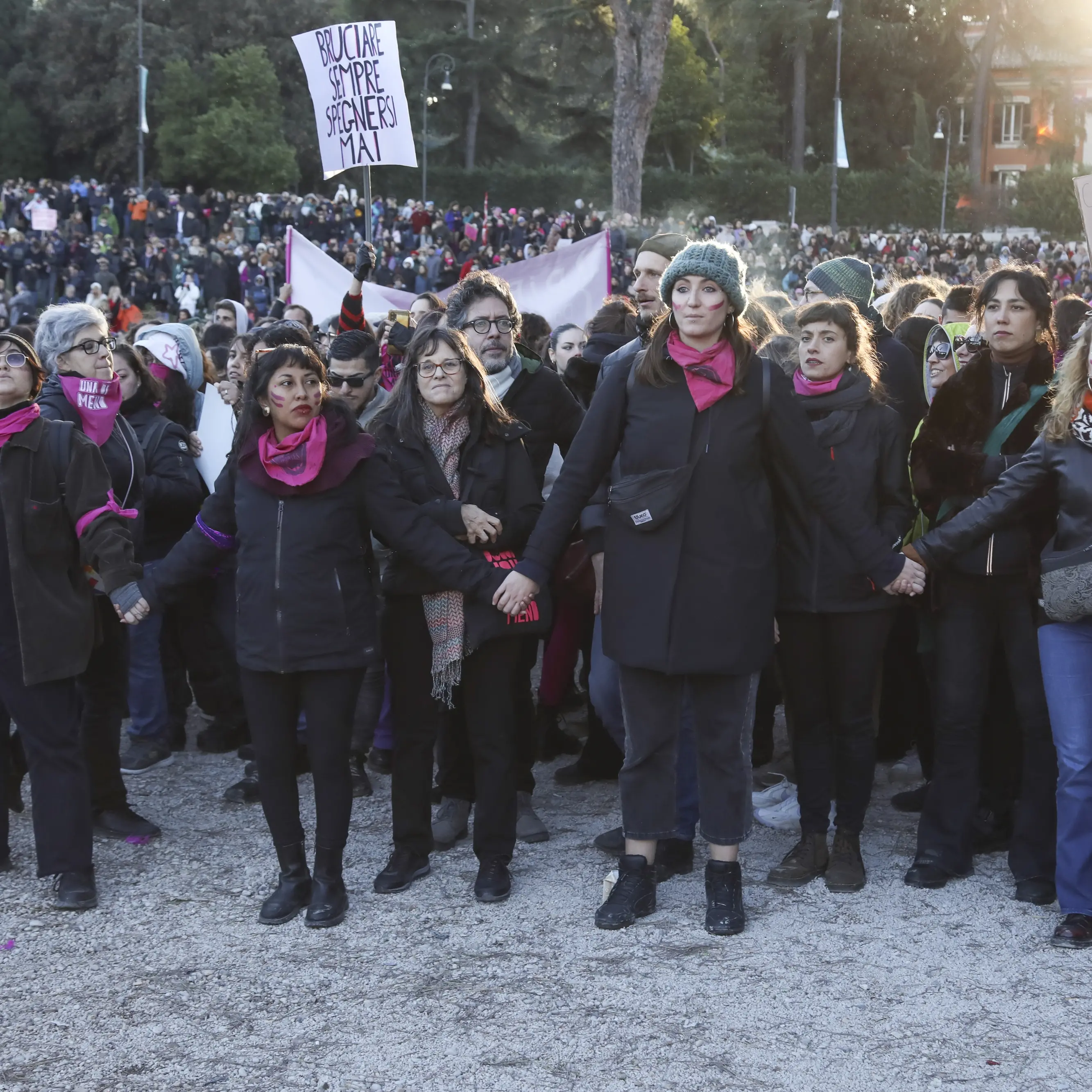 Violenza digitale contro le donne, la condanna di Cgil, Cisl e Uil Veneto