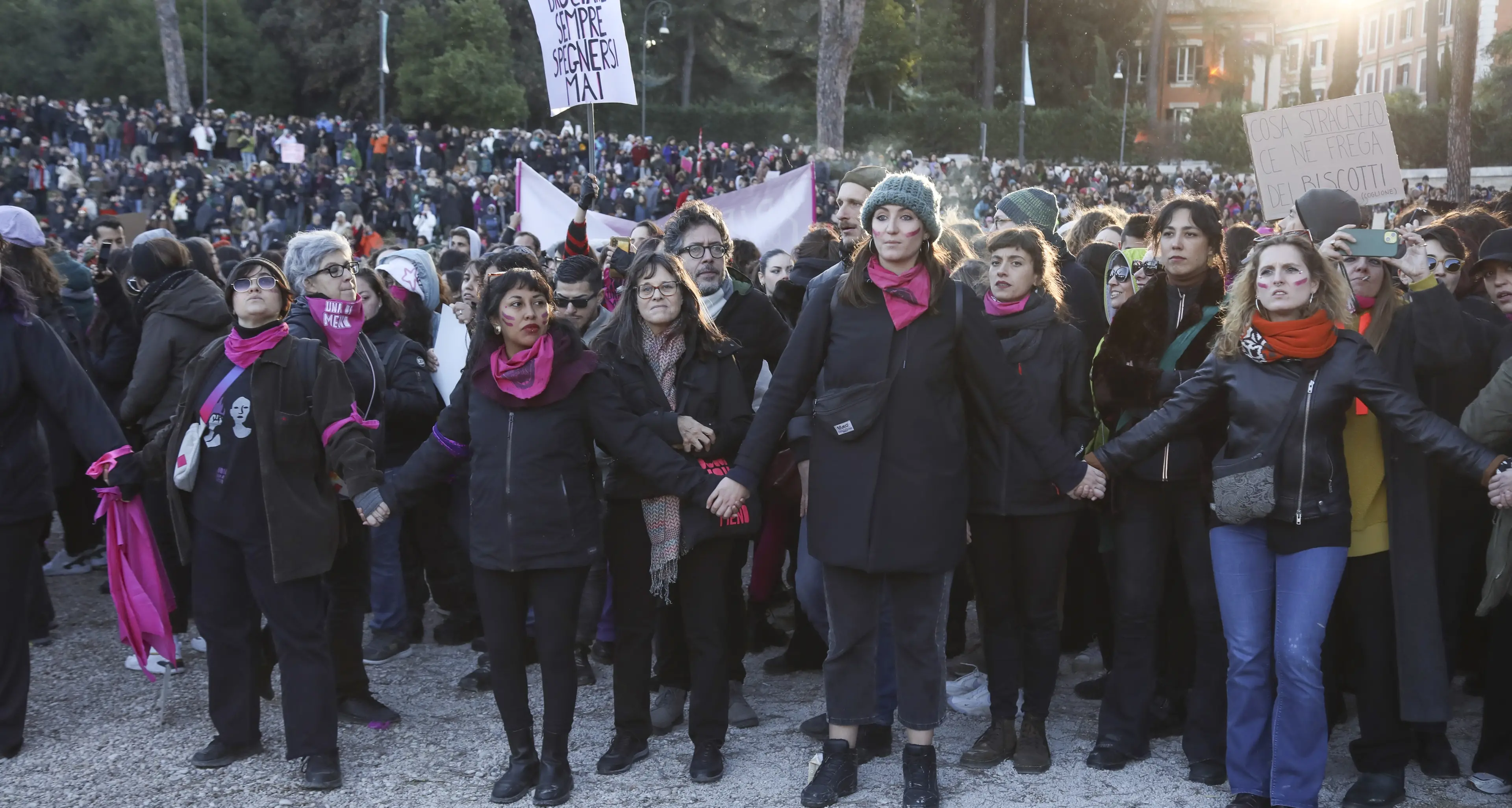 Violenza digitale contro le donne, la condanna di Cgil, Cisl e Uil Veneto
