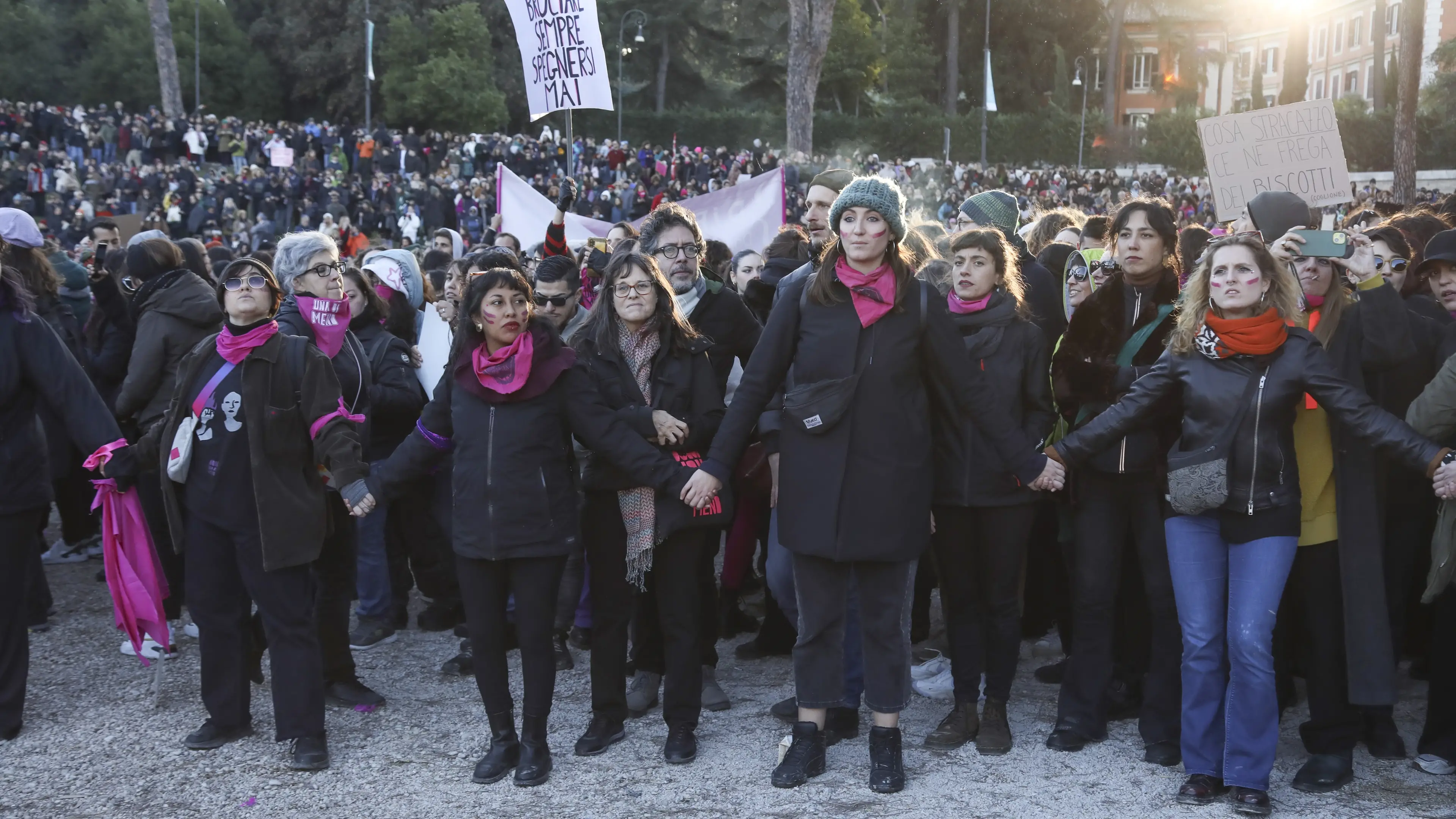 Violenza digitale contro le donne, la condanna di Cgil, Cisl e Uil Veneto