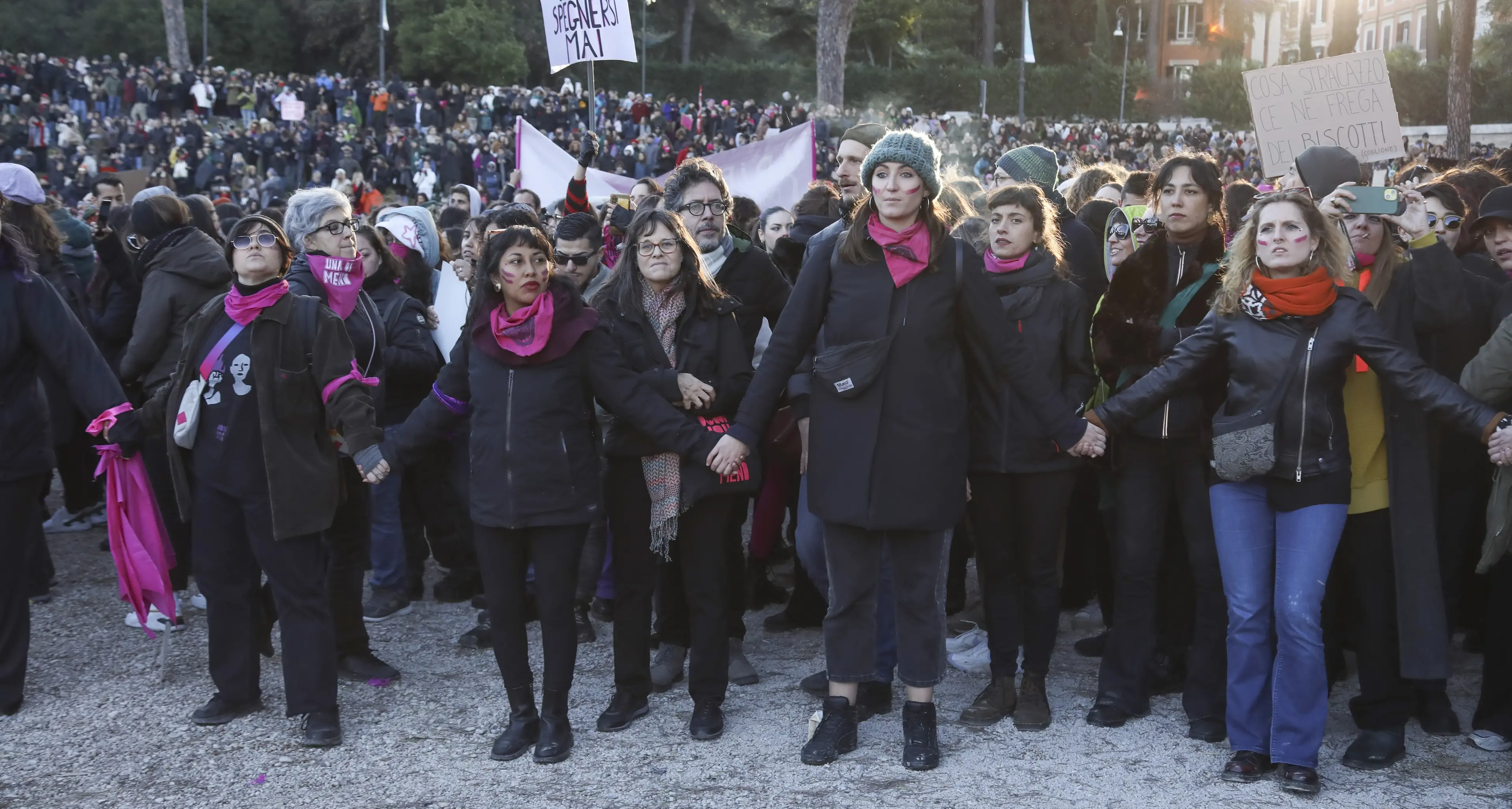 Violenza digitale contro le donne, la condanna di Cgil, Cisl e Uil Veneto