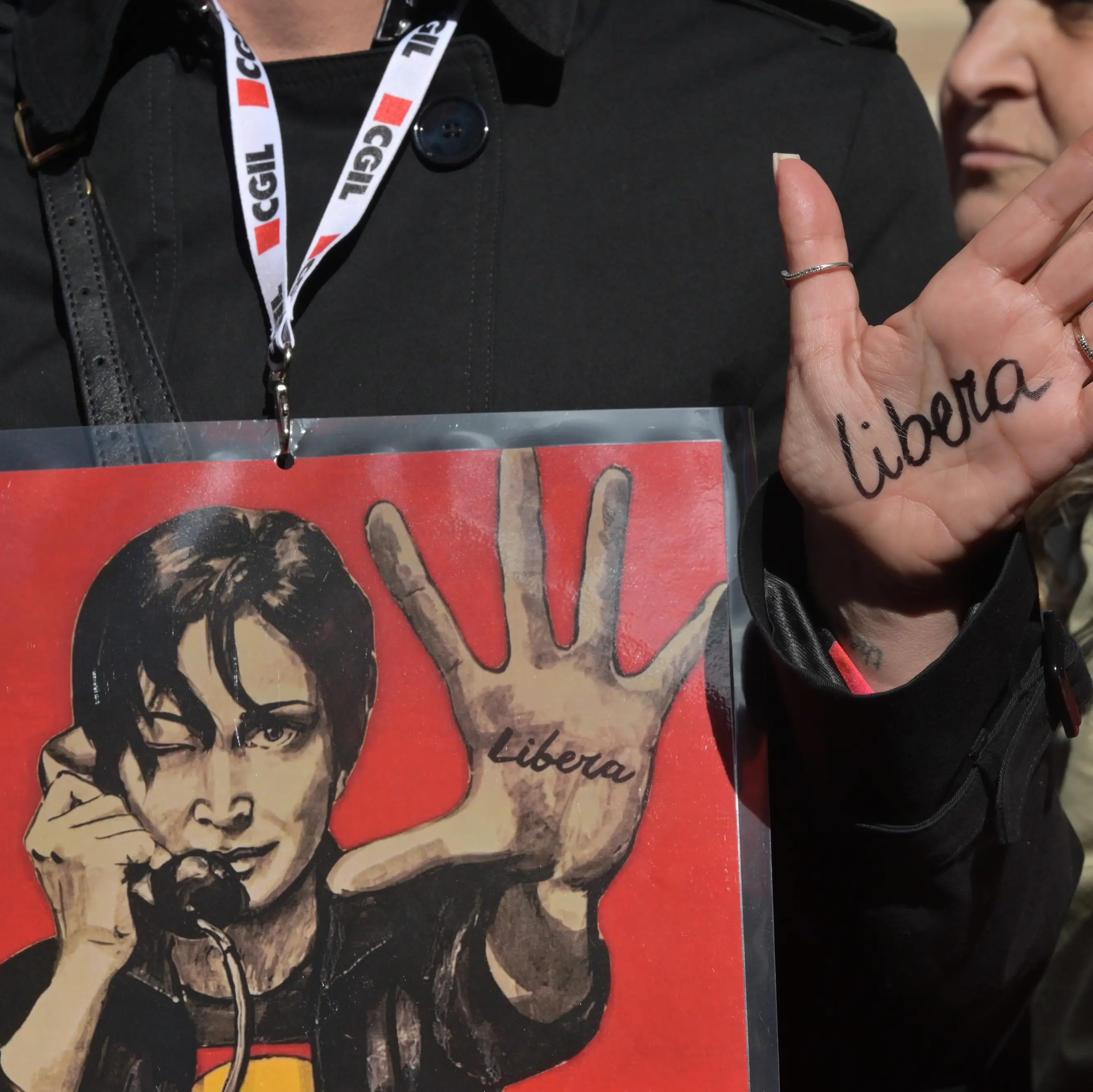 Un impegno vero contro la violenza digitale