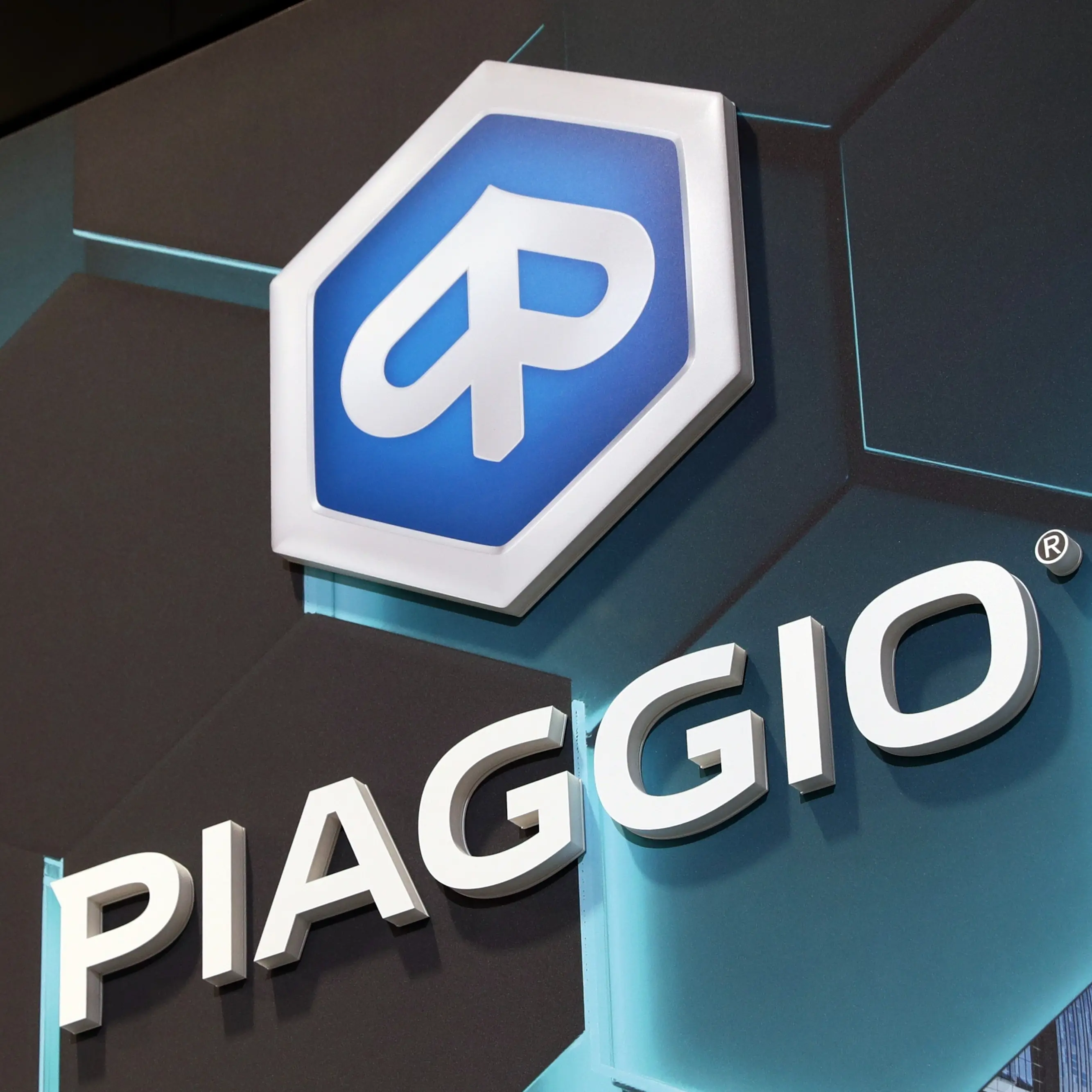 Piaggio, sindacati: crisi di mercato e costi in crescita