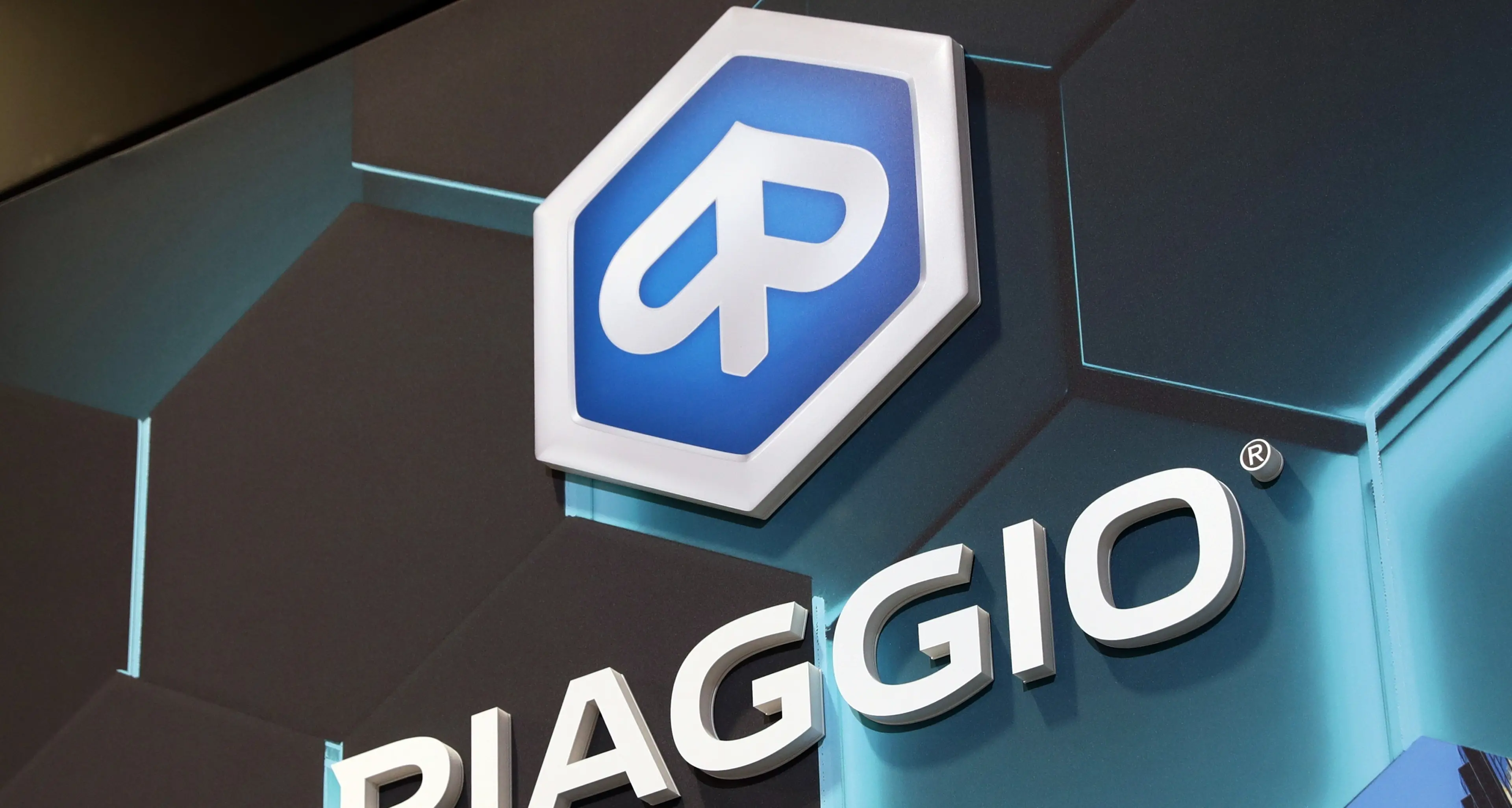 Piaggio, sindacati: crisi di mercato e costi in crescita