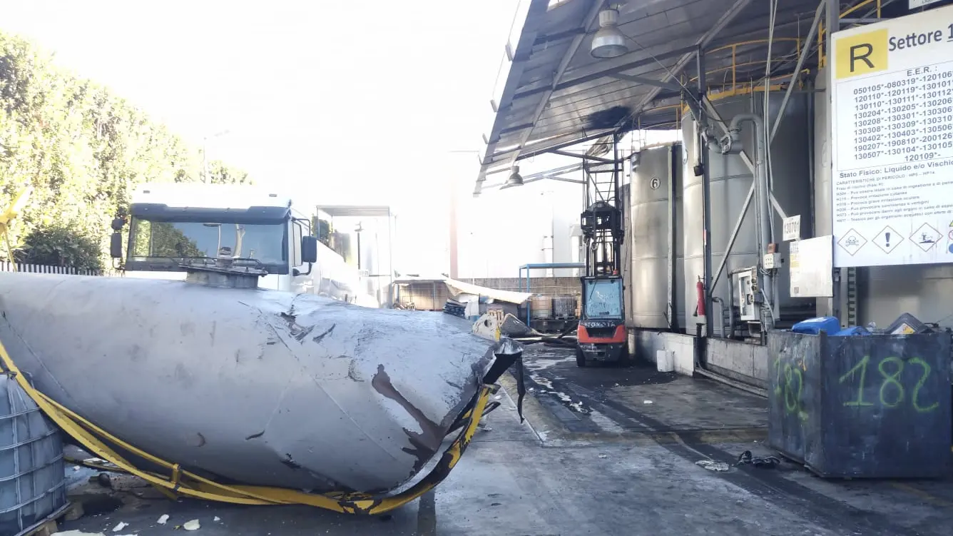 Esplode fabbrica, tre operai morti a Marcianise