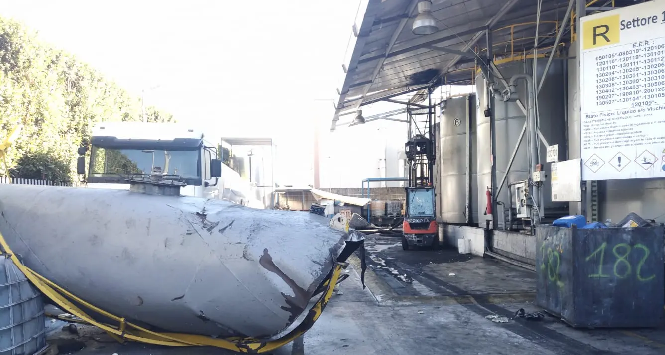 Esplode fabbrica, tre operai morti a Marcianise