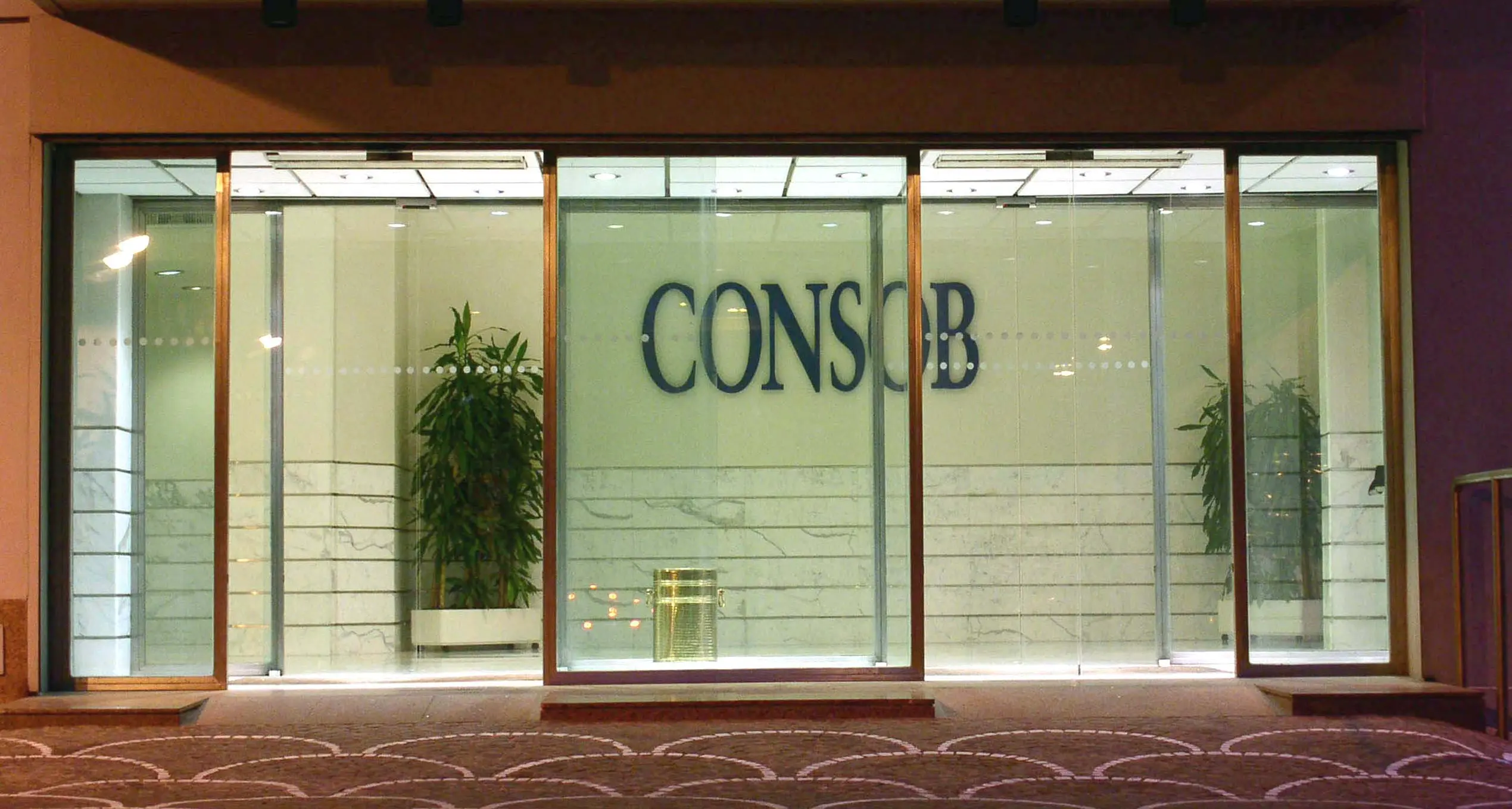 Consob, trasparenza per i mercati ma non per i lavoratori