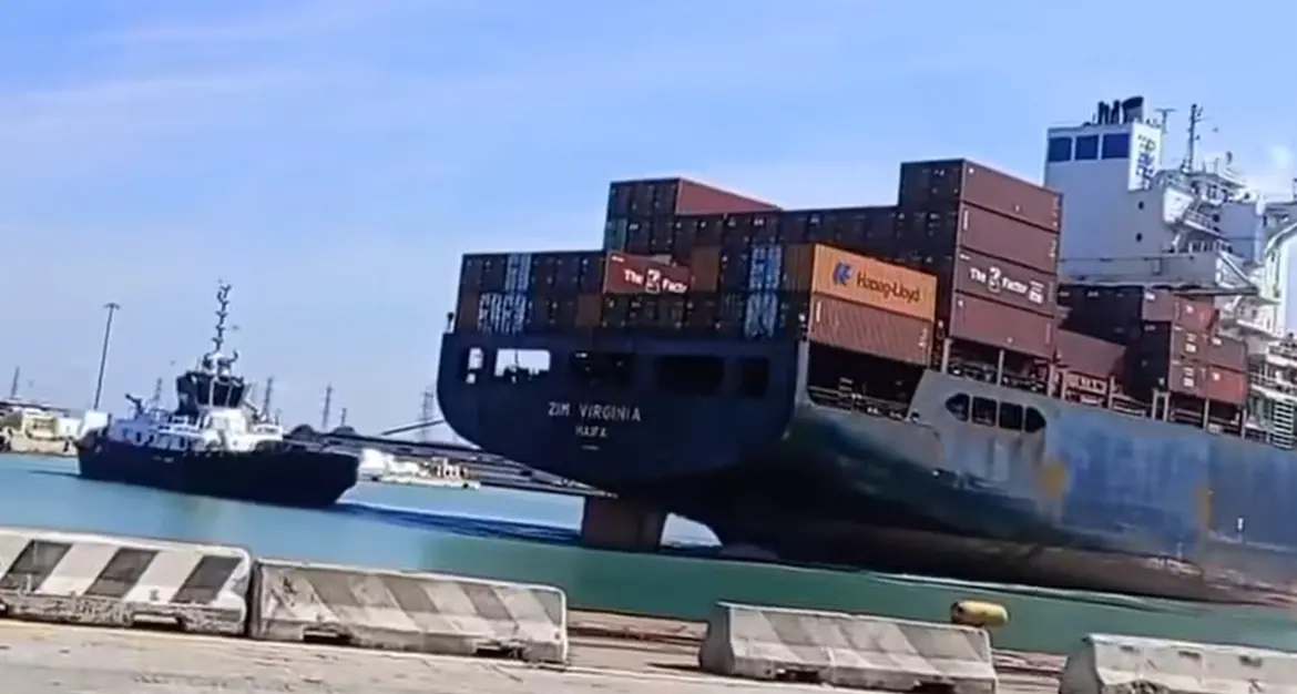 Nave compagnia israeliana in banchina a Livorno tra proteste