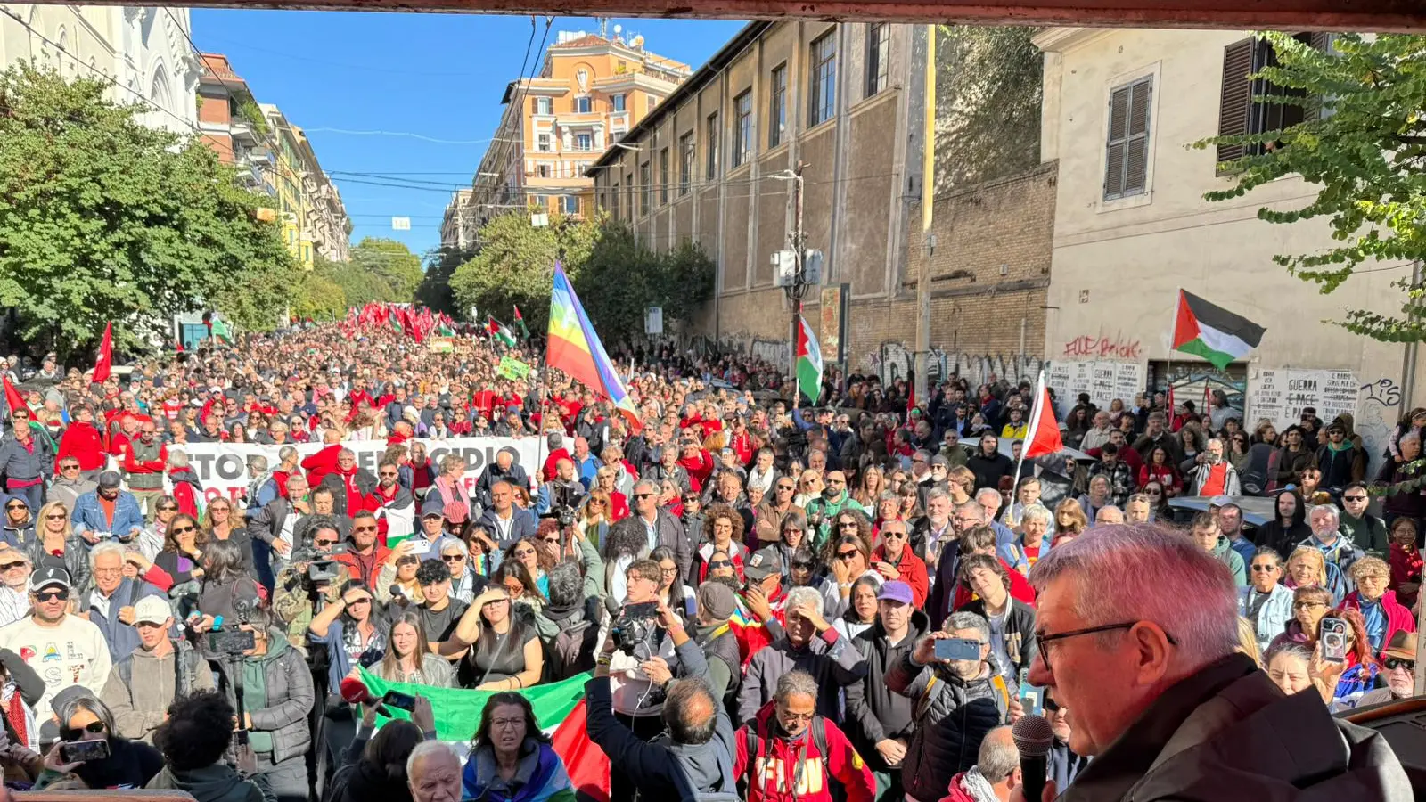 <p>Landini parla dal camion al corteo di Roma</p>\\n , Matteo Oi