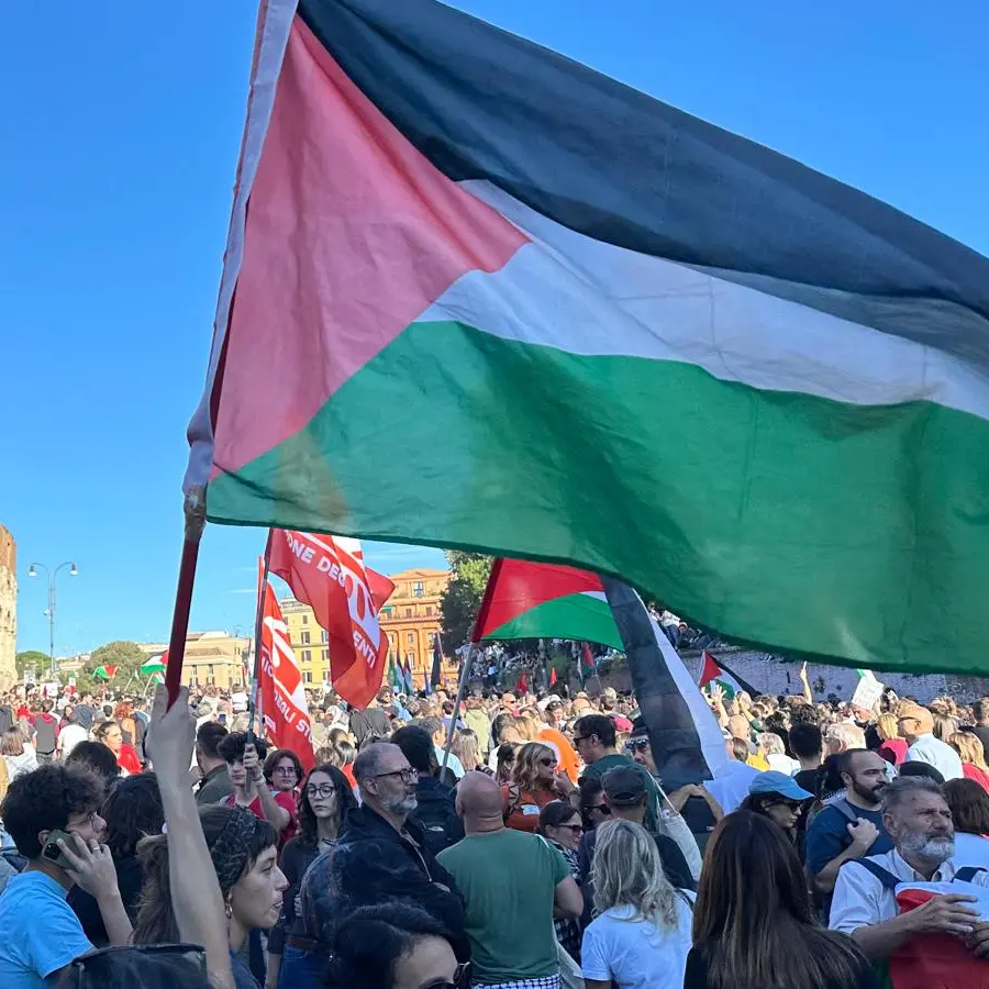 Roma abbraccia il popolo palestinese