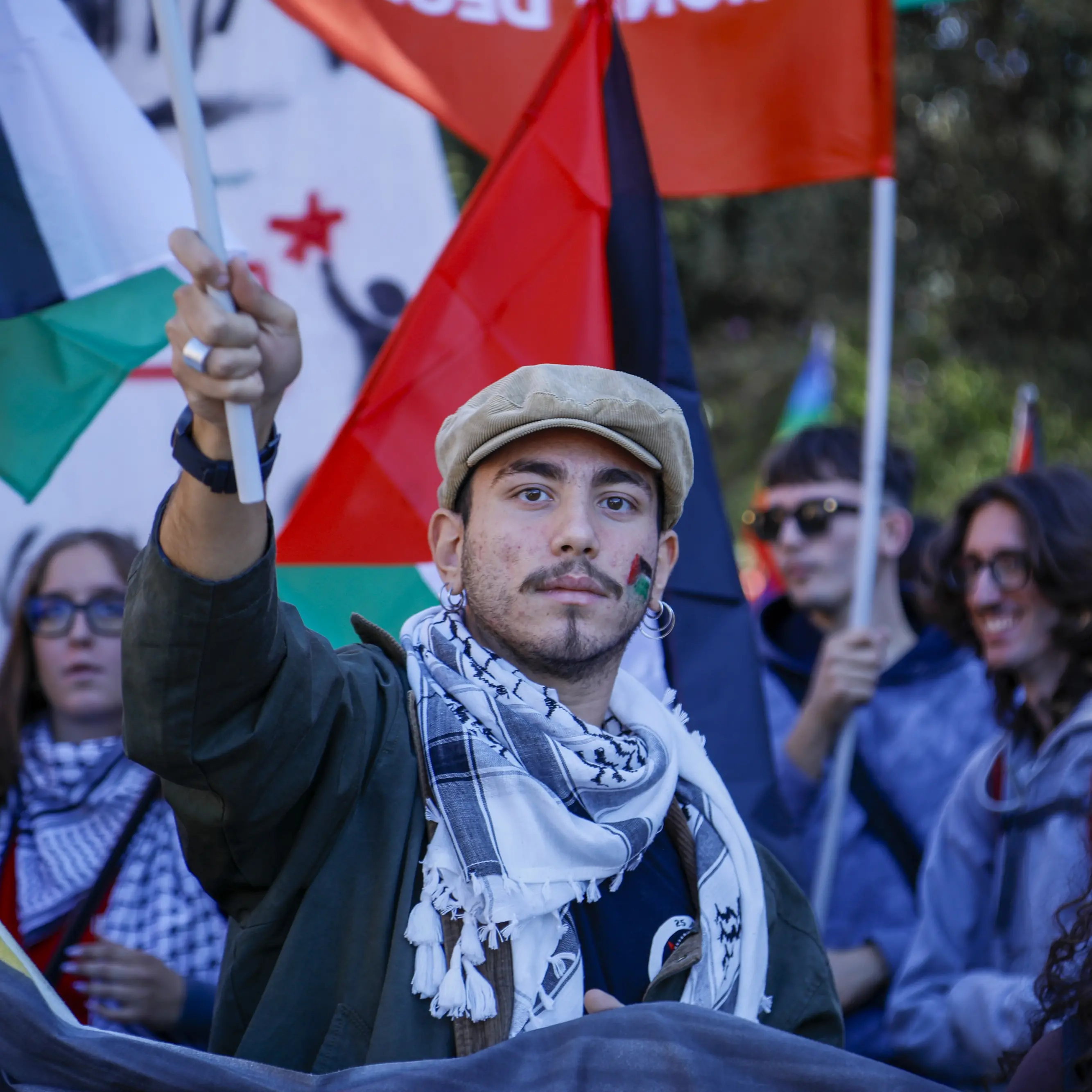 Nelle piazze un’onda travolgente che chiede un cambiamento radicale