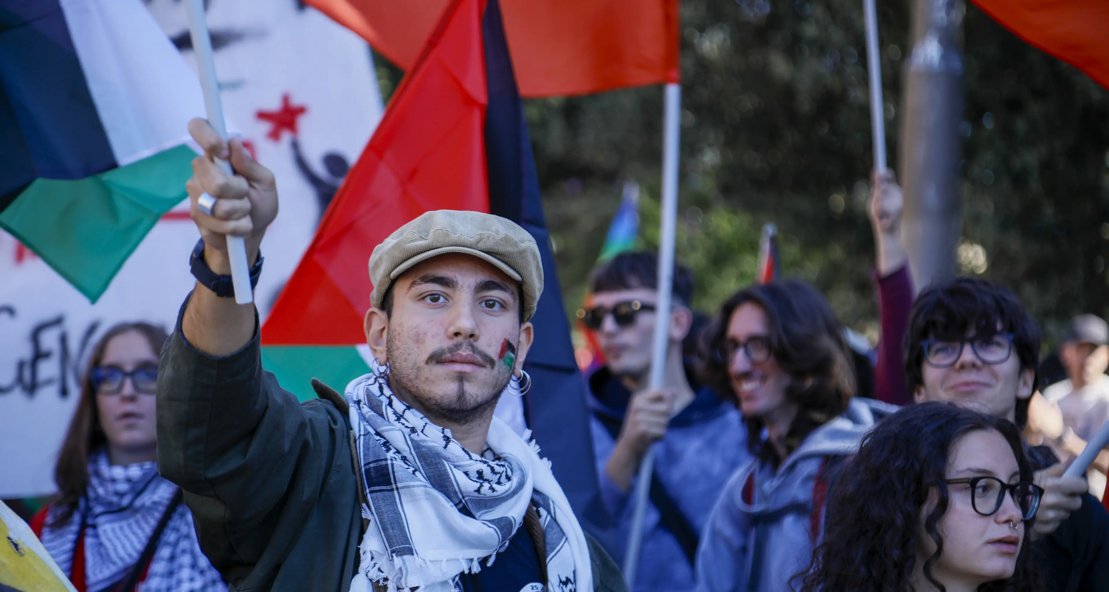 Nelle piazze un’onda travolgente che chiede un cambiamento radicale