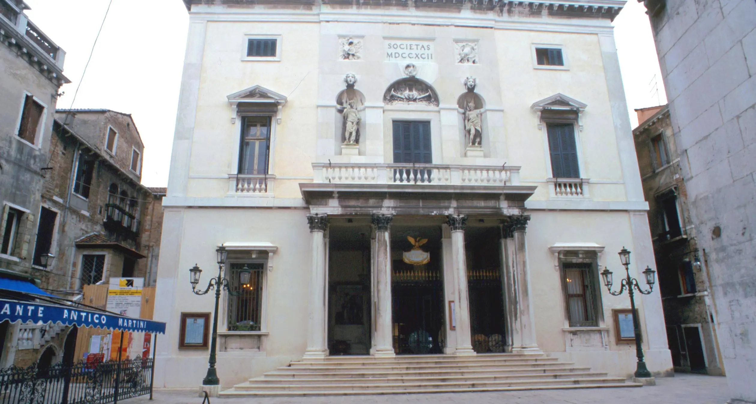 La Fenice, gli abbonati: “O se ne va Venezi o ce ne andiamo noi”