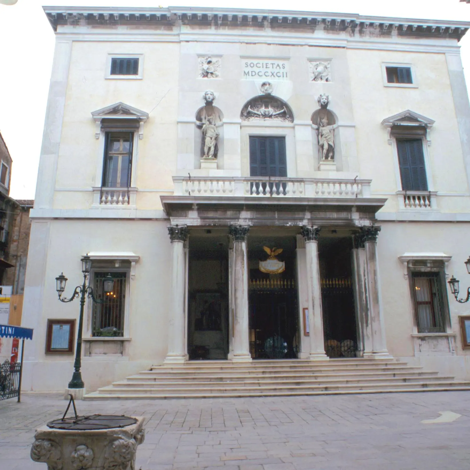 La Fenice, gli abbonati: “Via Venezi o ce ne andiamo noi”