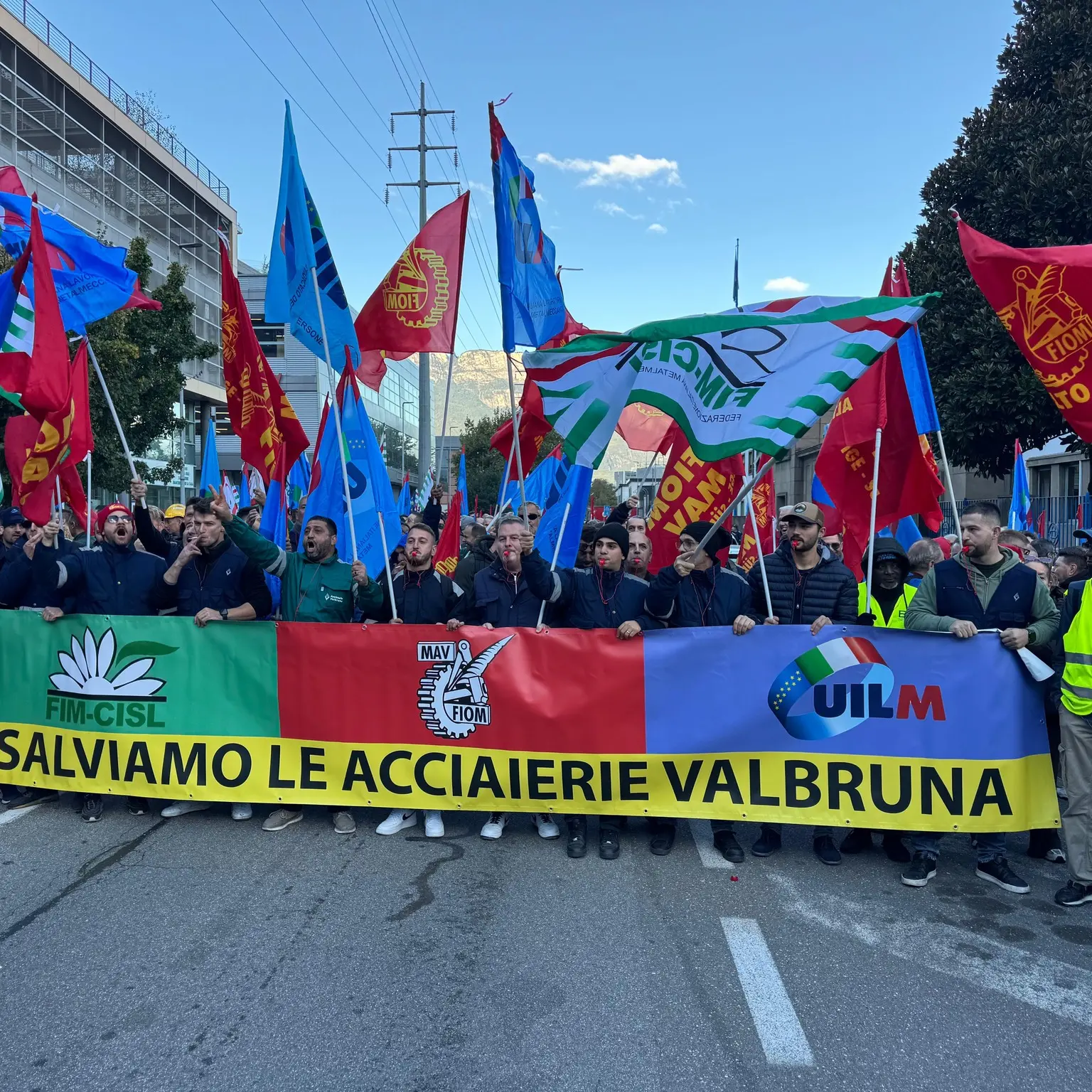 Cuore d’acciaio. A Bolzano sciopero e manifestazione degli operai della Valbruna