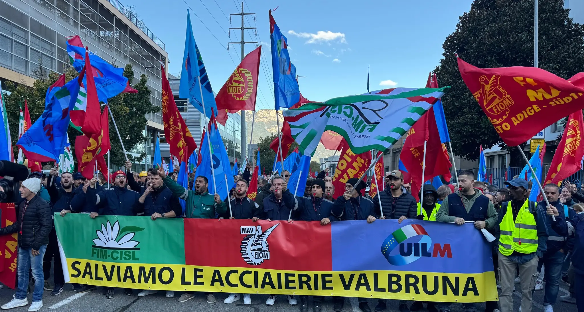 Cuore d’acciaio. A Bolzano sciopero e manifestazione degli operai della Valbruna