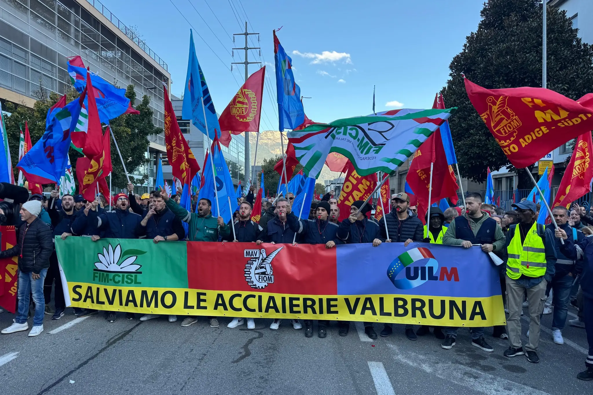 Cuore d’acciaio. A Bolzano sciopero e manifestazione degli operai della Valbruna