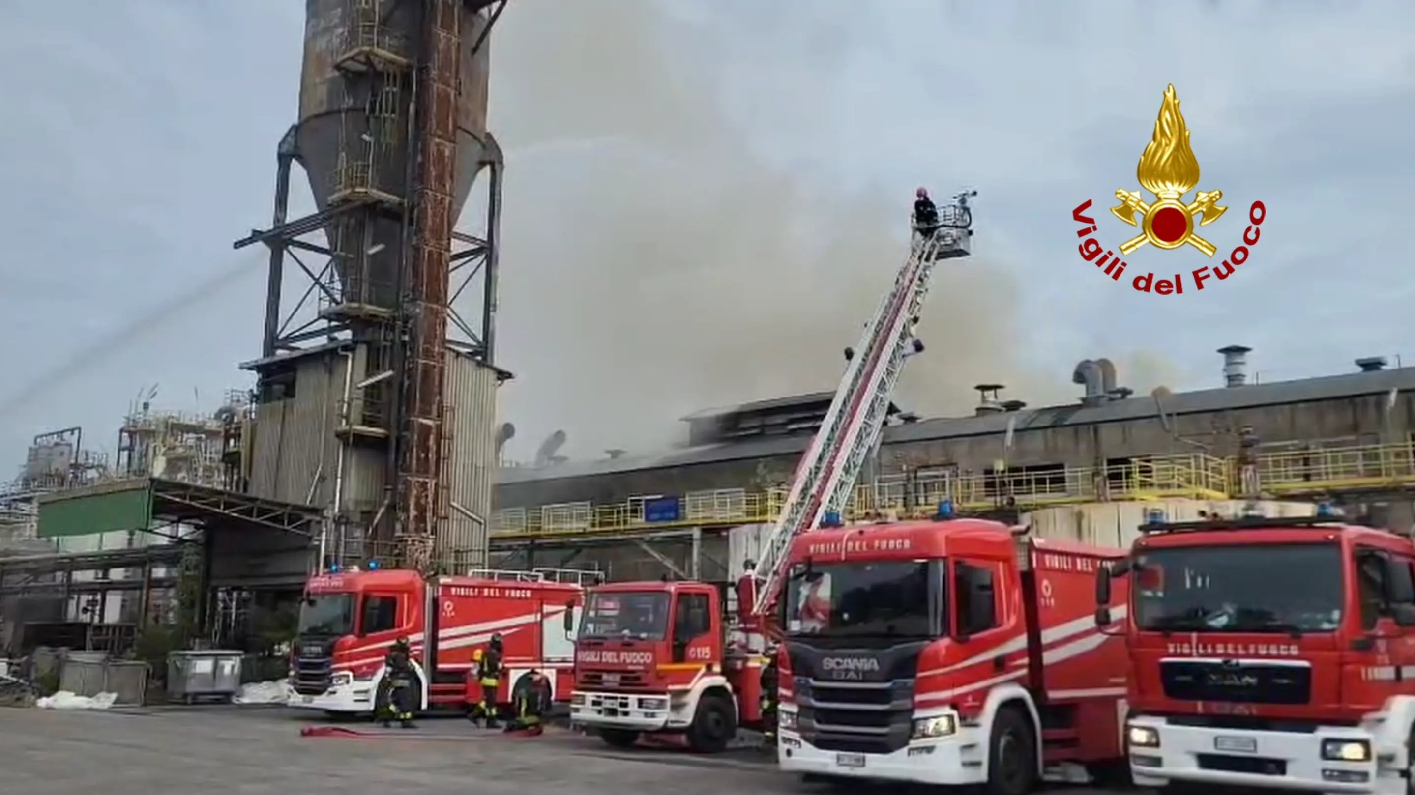 20251004 VVFF incendio petrolchimico Ravenna