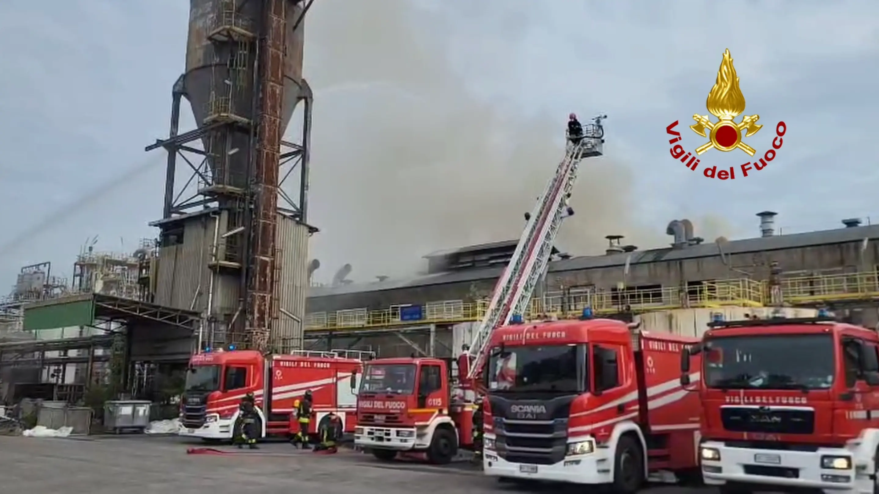 20251004 VVFF incendio petrolchimico Ravenna