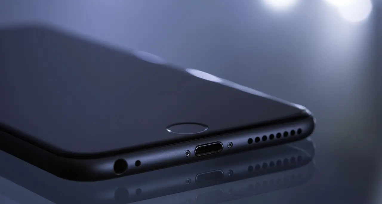 Ue avanti sul regolamento anti-abusi online, Italia si astiene