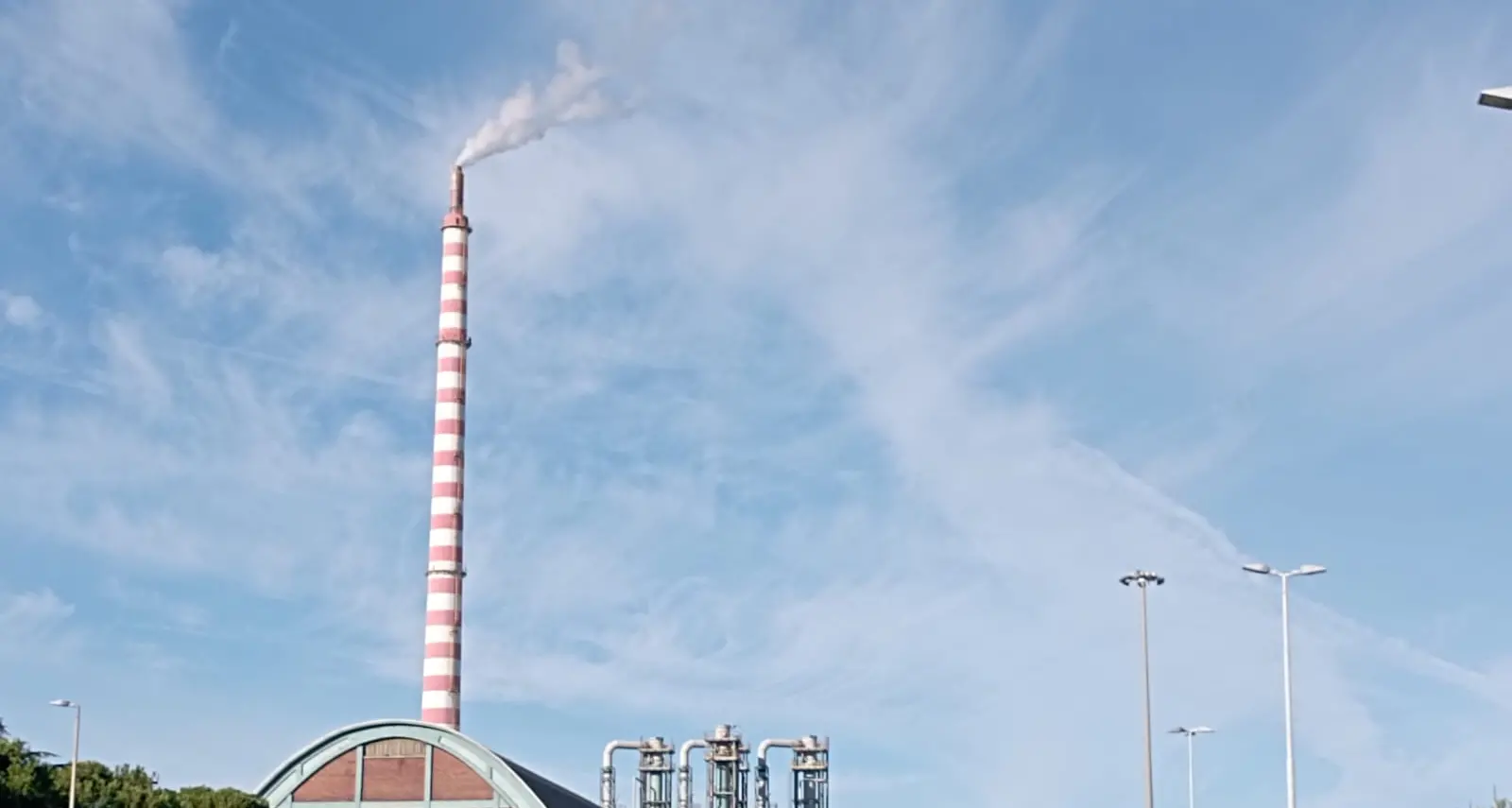 Grosseto, alla Venator di Scarlino torna il fumo dalla ciminiera