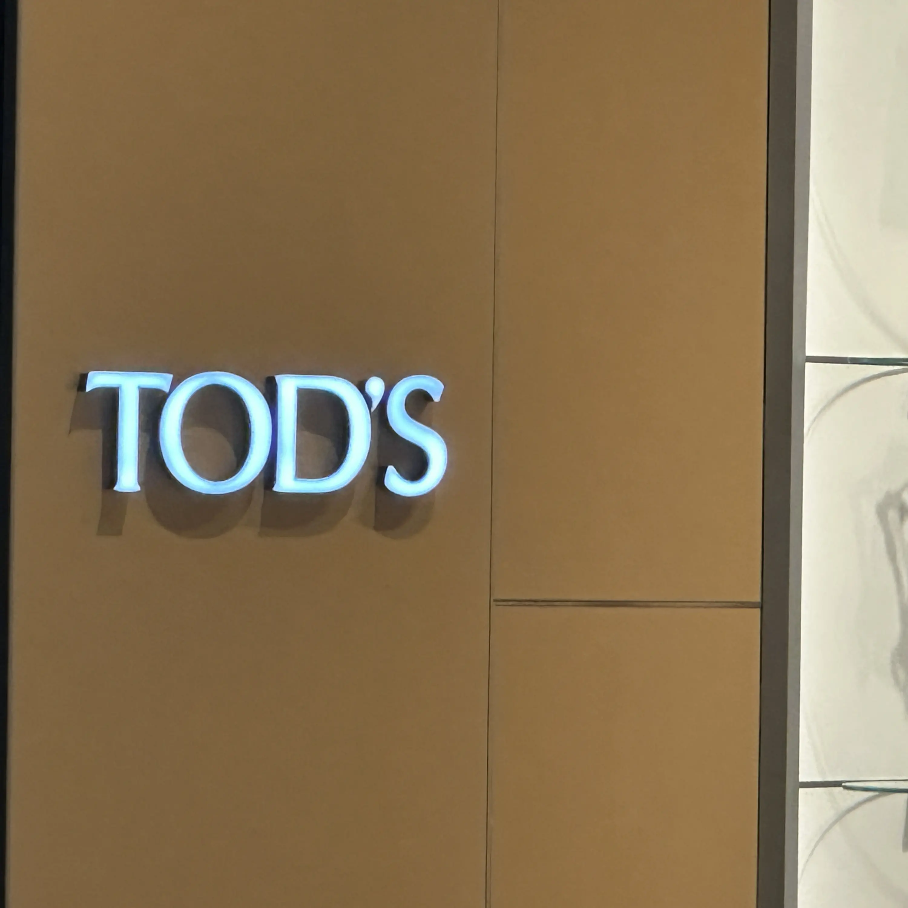 Caporalato nella filiera Tod’s, Cgil: “Ridurre ricorso a subappalti e subforniture”