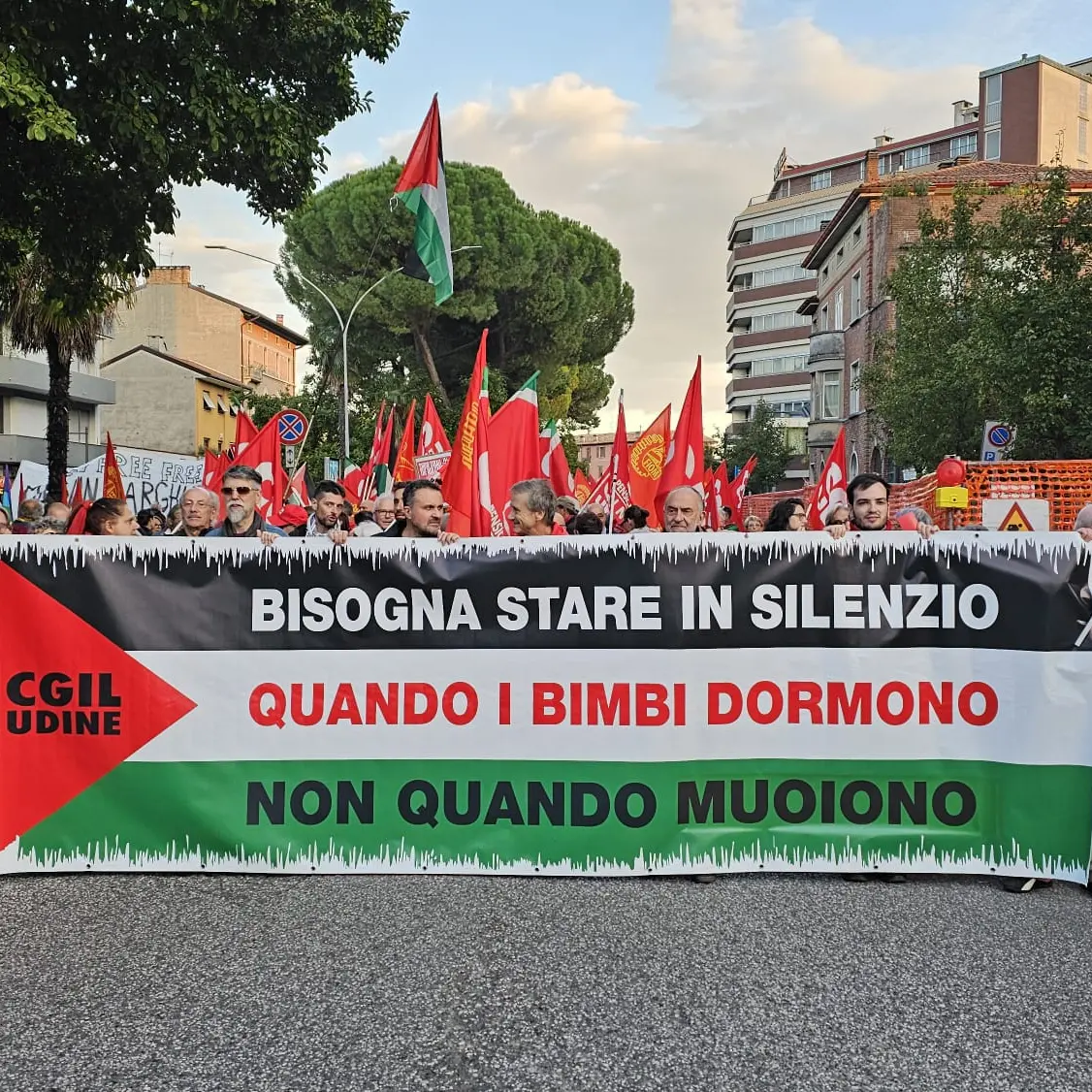 Udine, oltre 10 mila in corteo con i proPal. Stasera la partita Italia-Israele