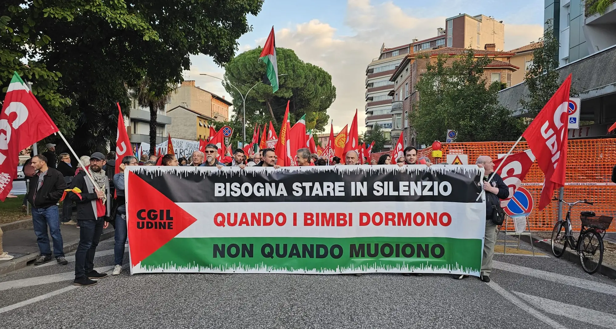 Udine, oltre 10 mila in corteo con i proPal. Stasera la partita Italia-Israele