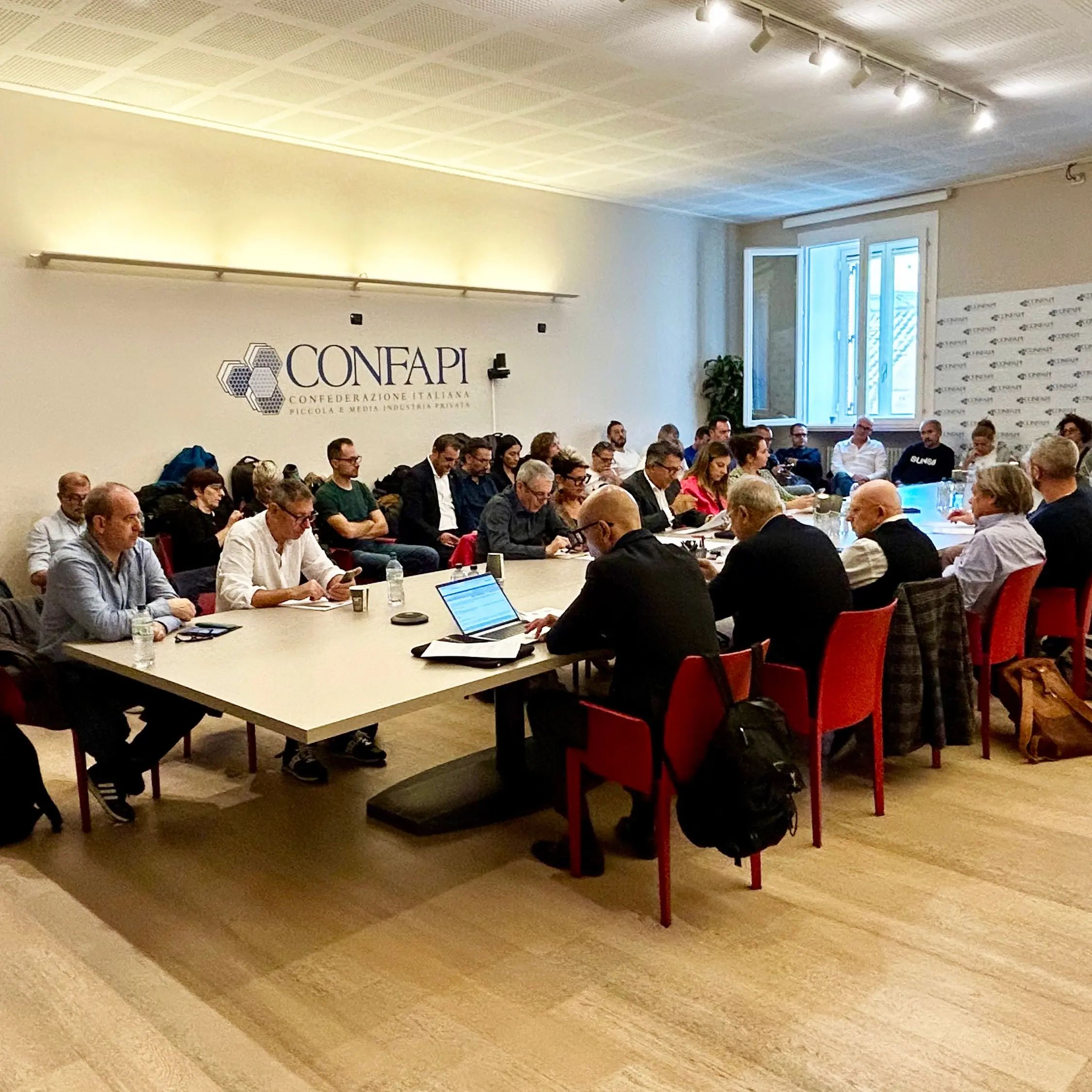 Sindacati e Confapi aprono il confronto sul nuovo contratto